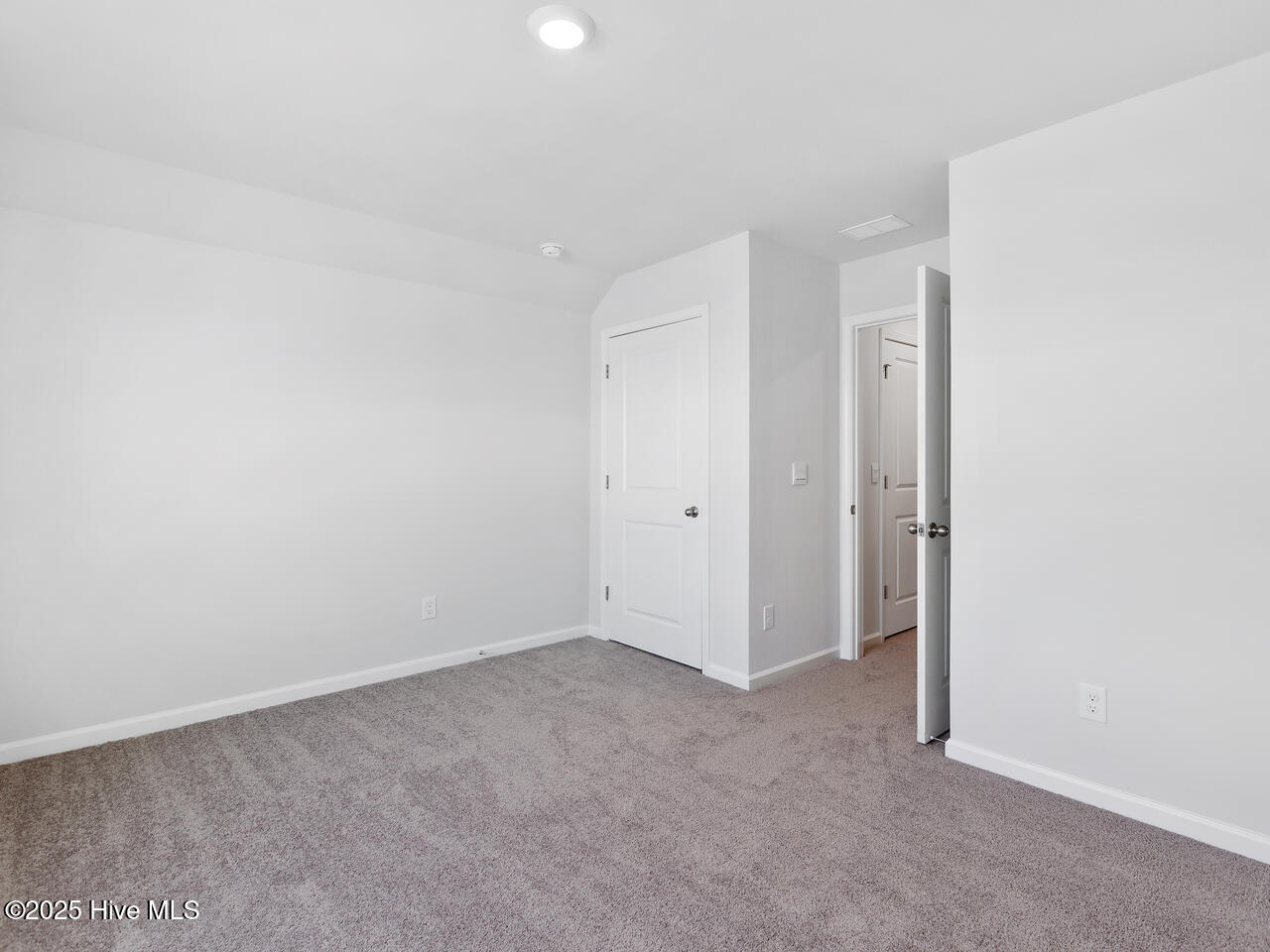 100547716 | Photo 34