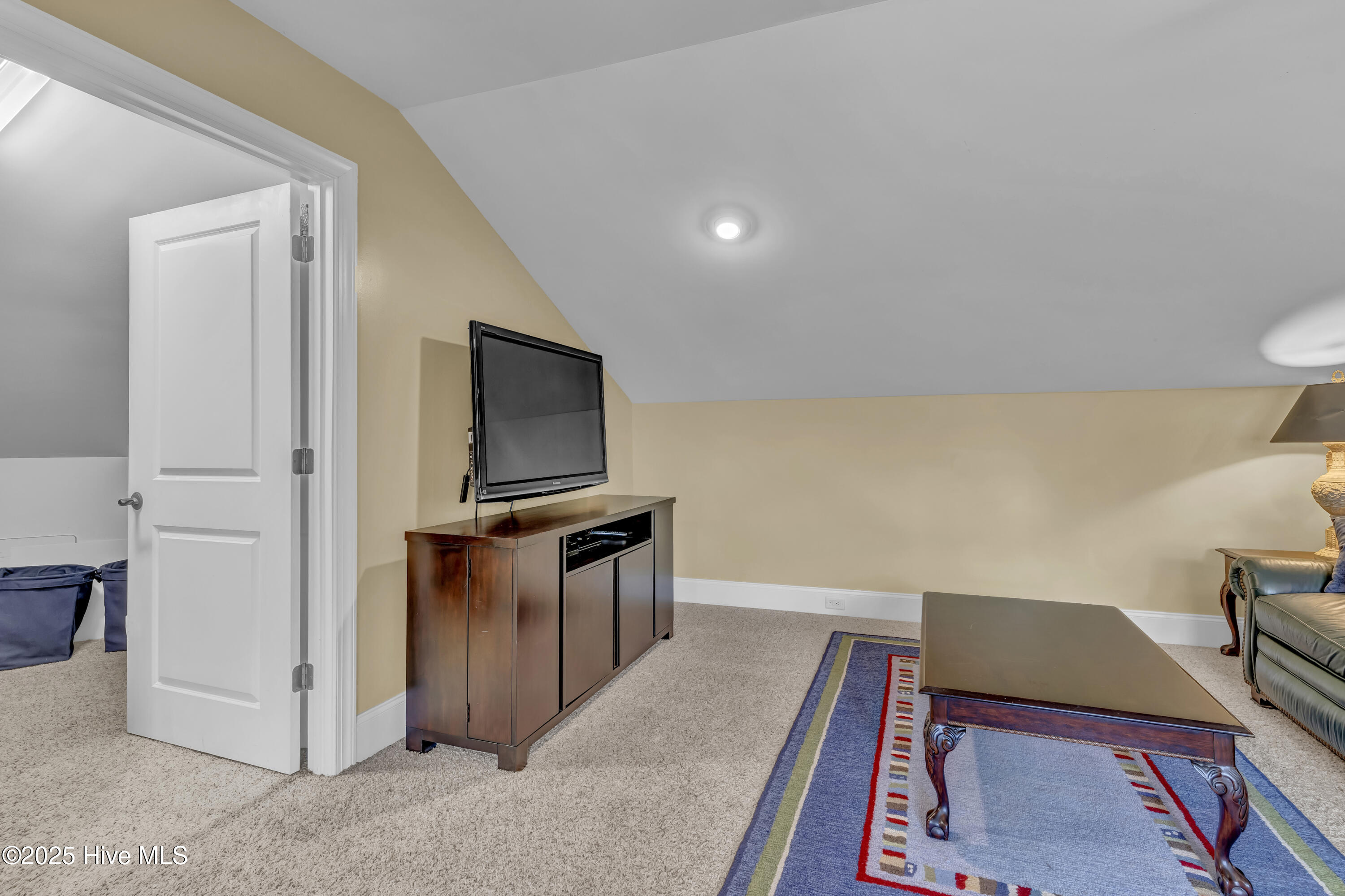 100504337 | Photo 22