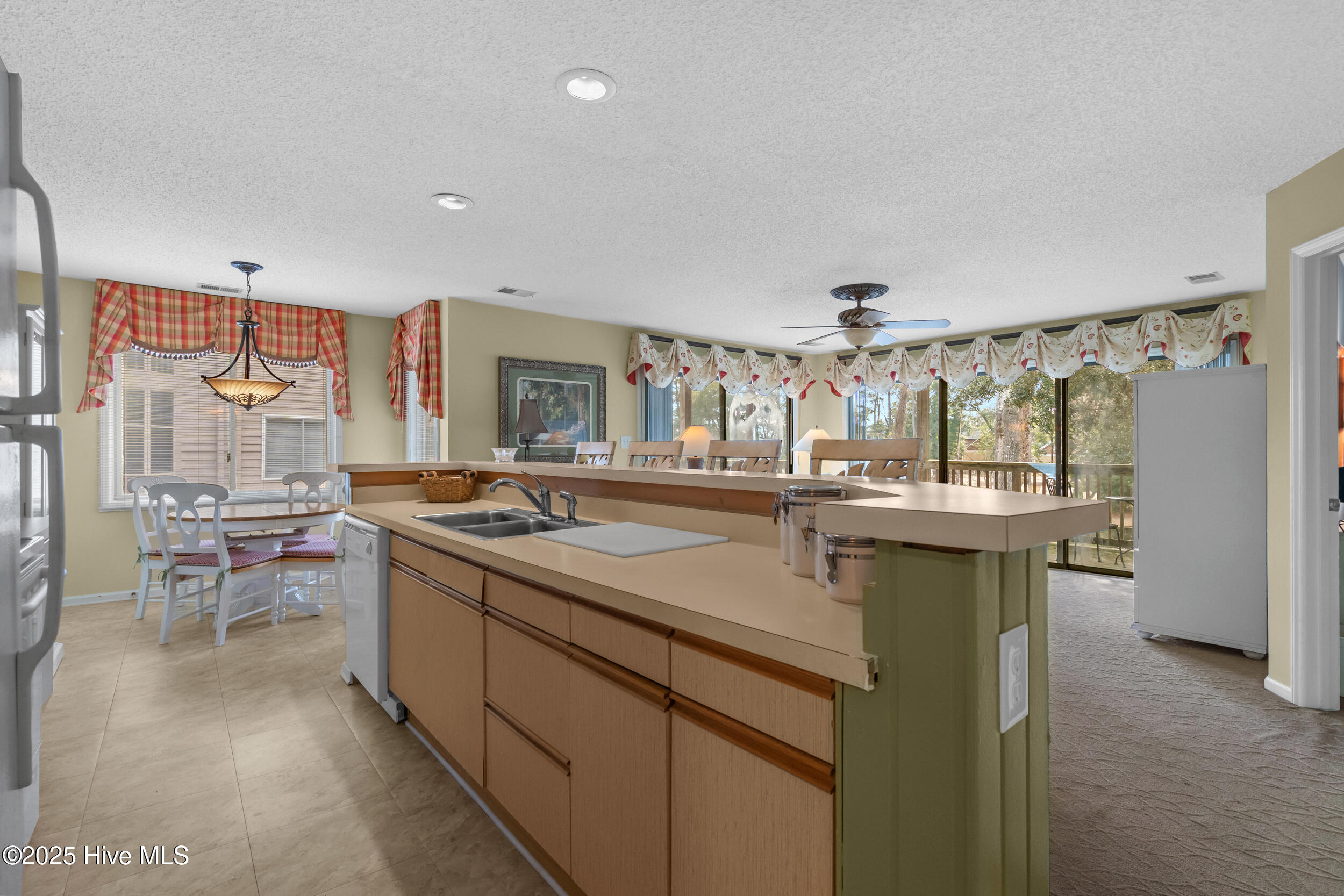 100546670 | Photo 13