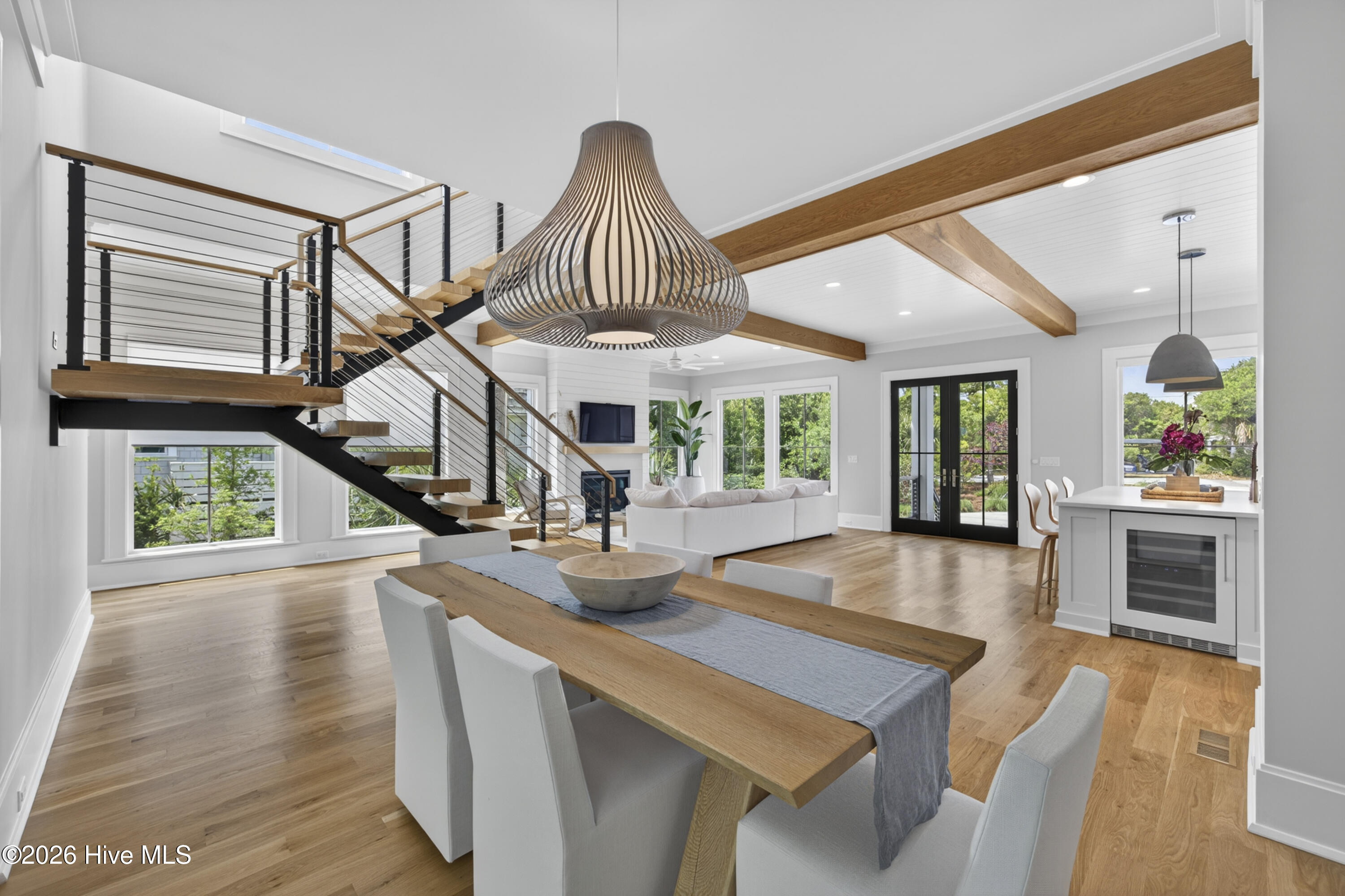 100566186 | Photo 28