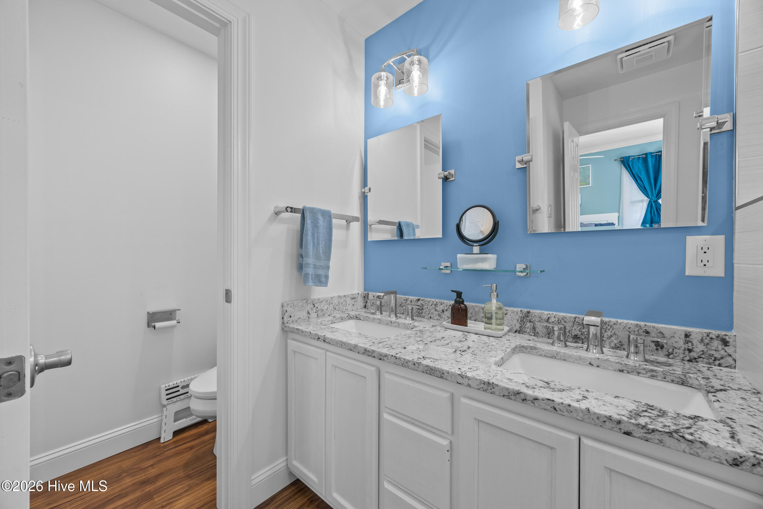 100567531 | Photo 38