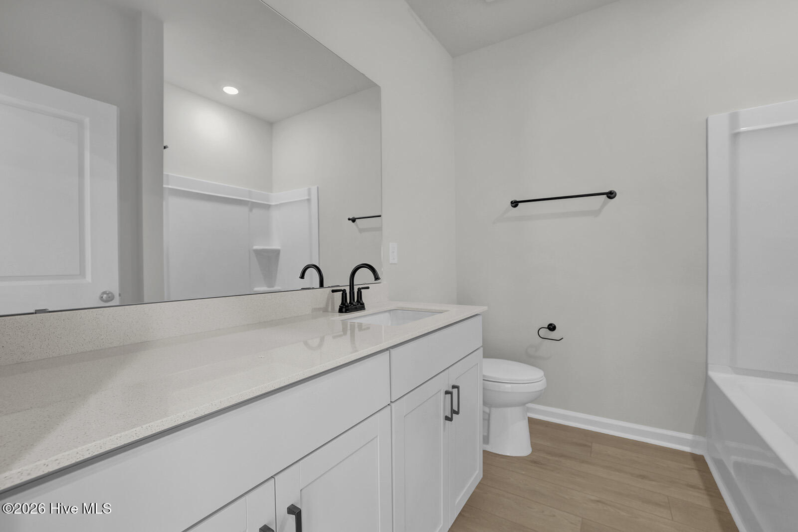 100538146 | Photo 25