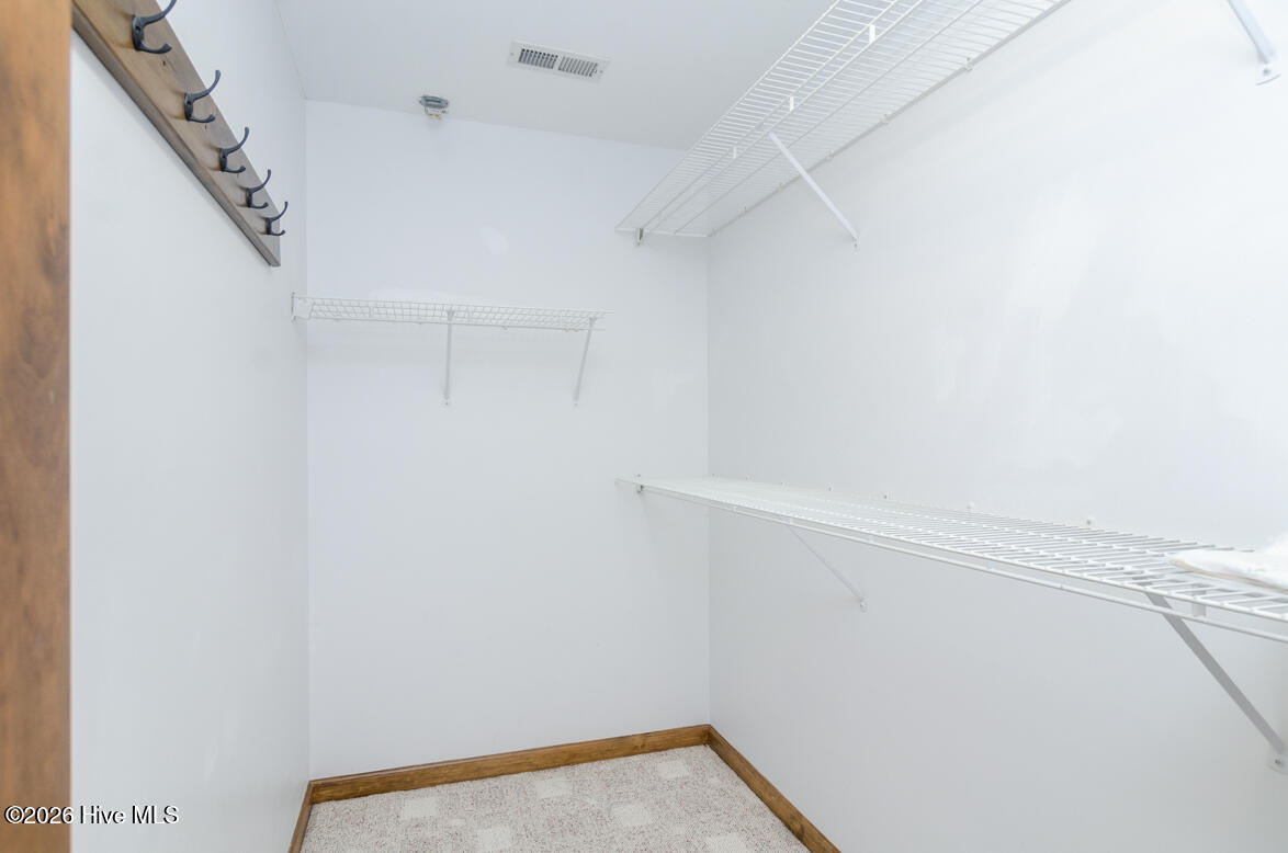 100567323 | Photo 18