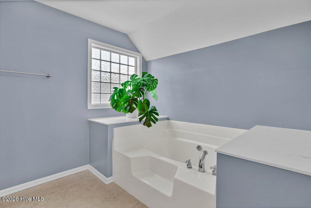 100567145 | Photo 26