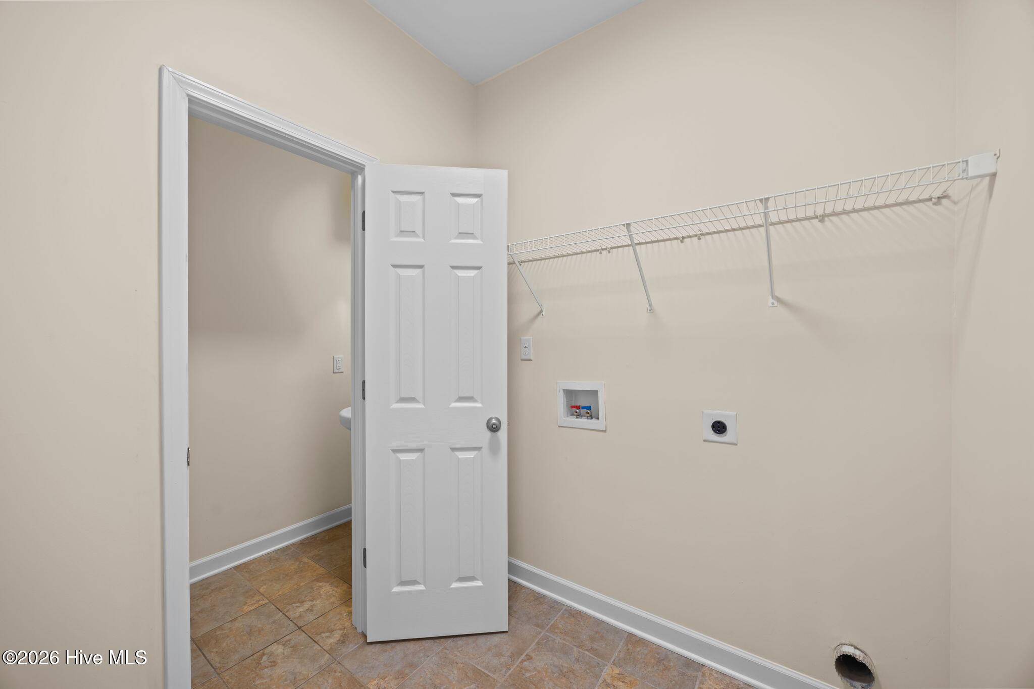 100557440 | Photo 15