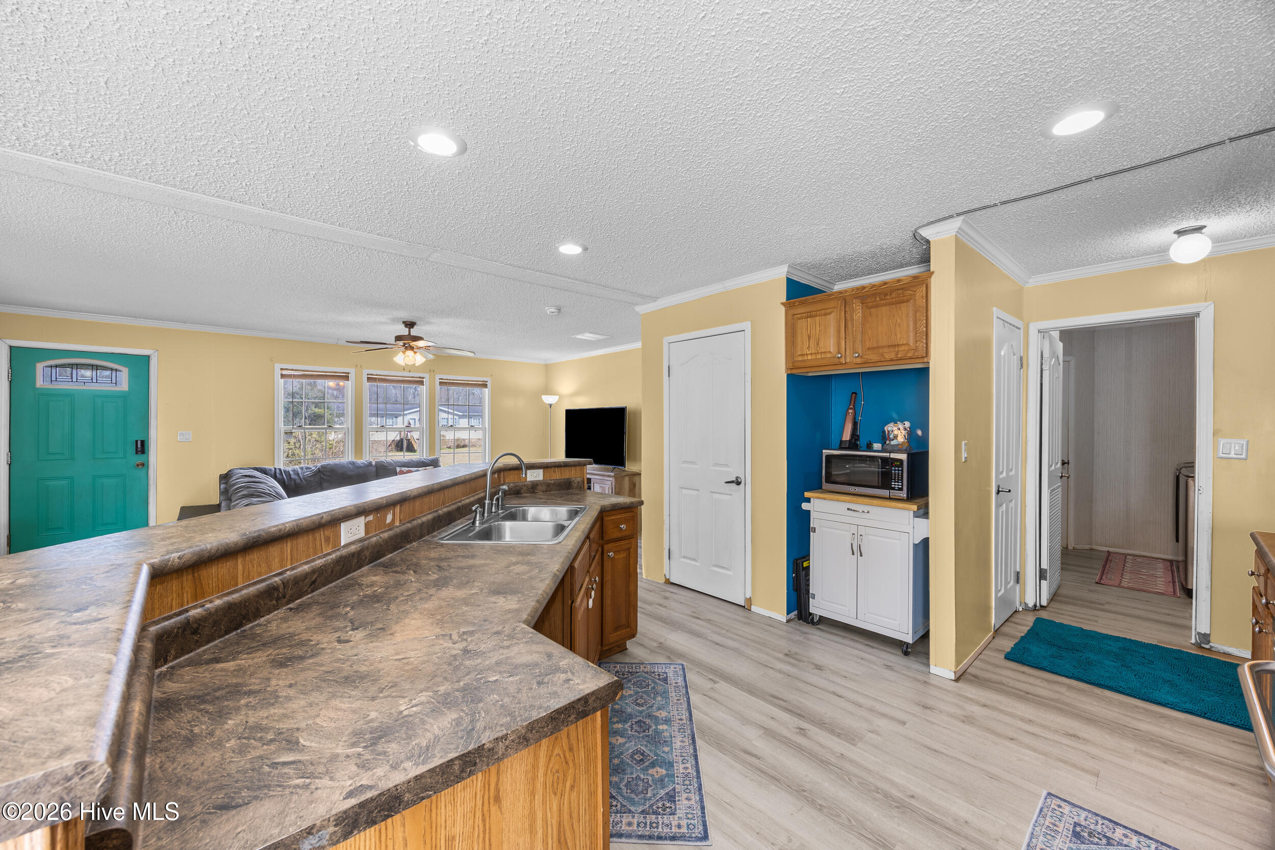 100560069 | Photo 17