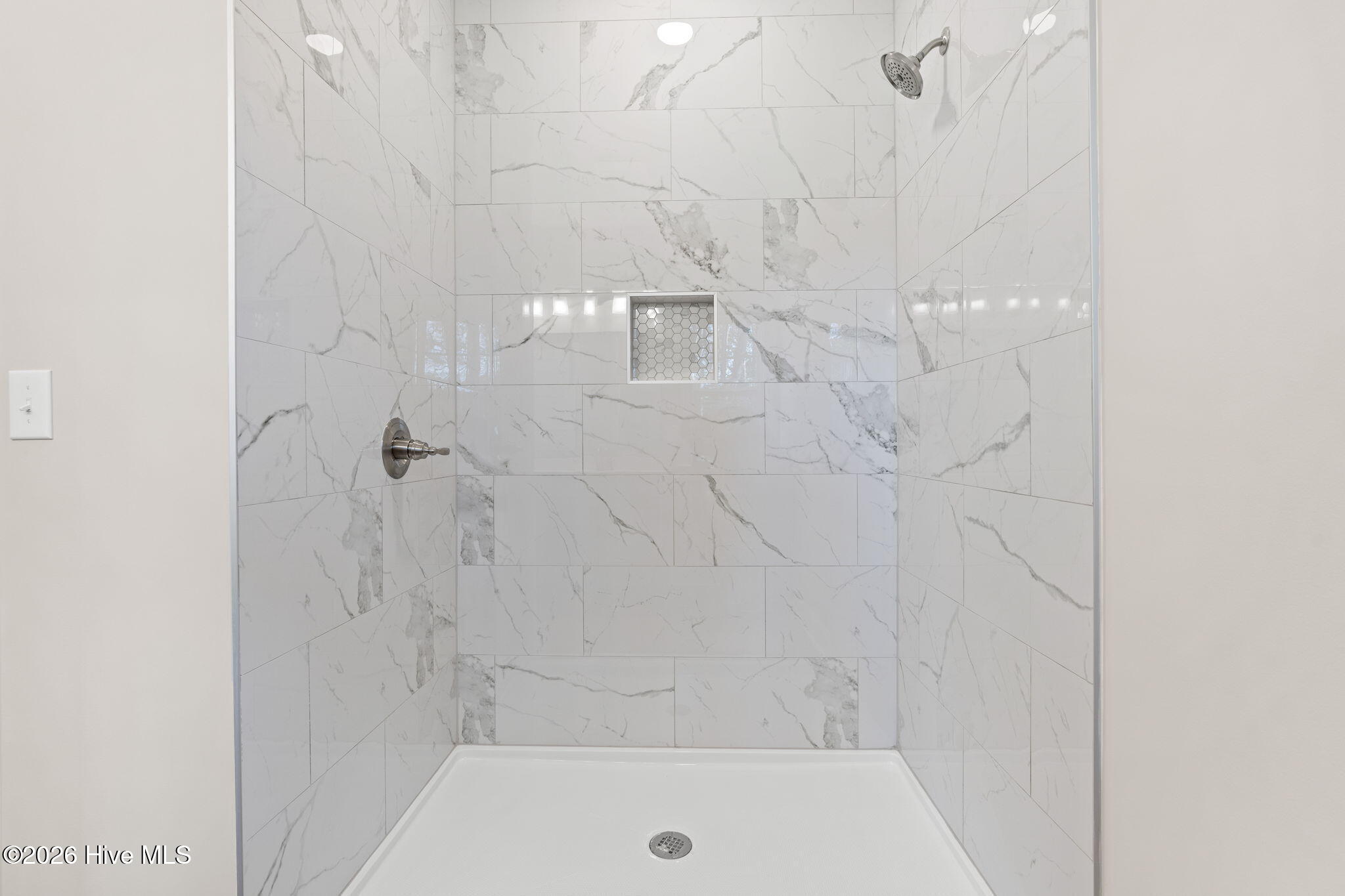 100537582 | Photo 23