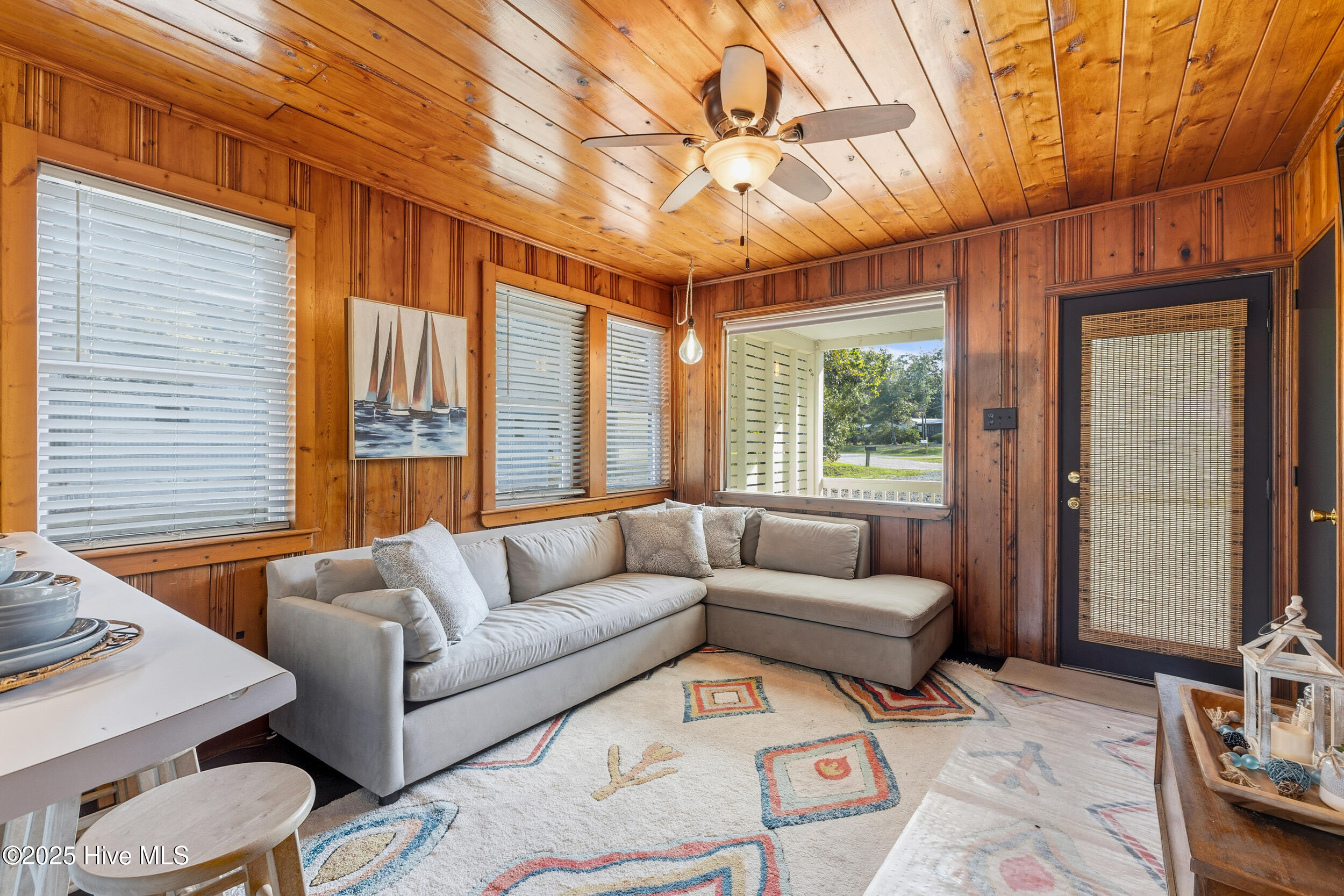 100535191 | Photo 14