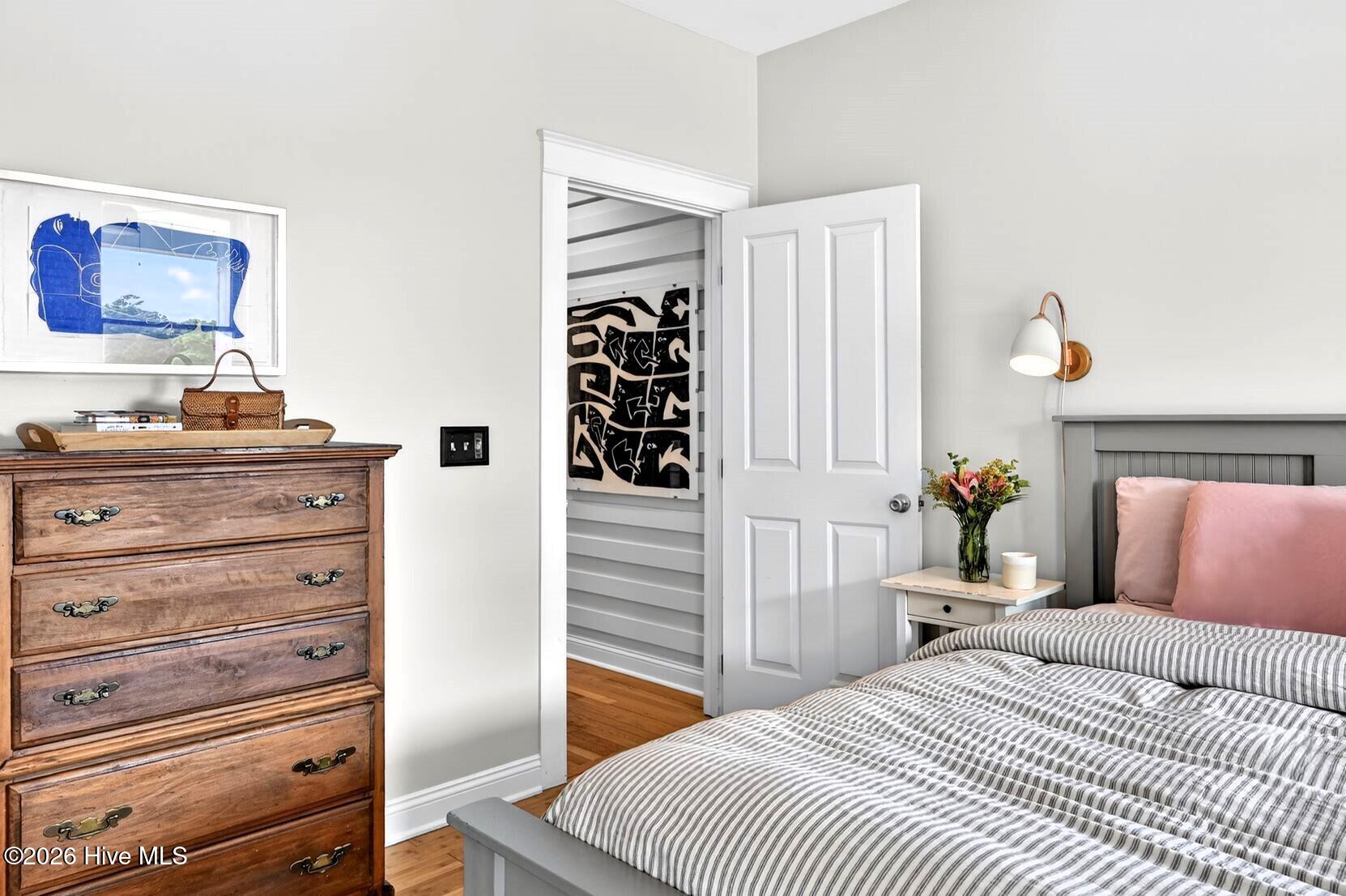 100569921 | Photo 23