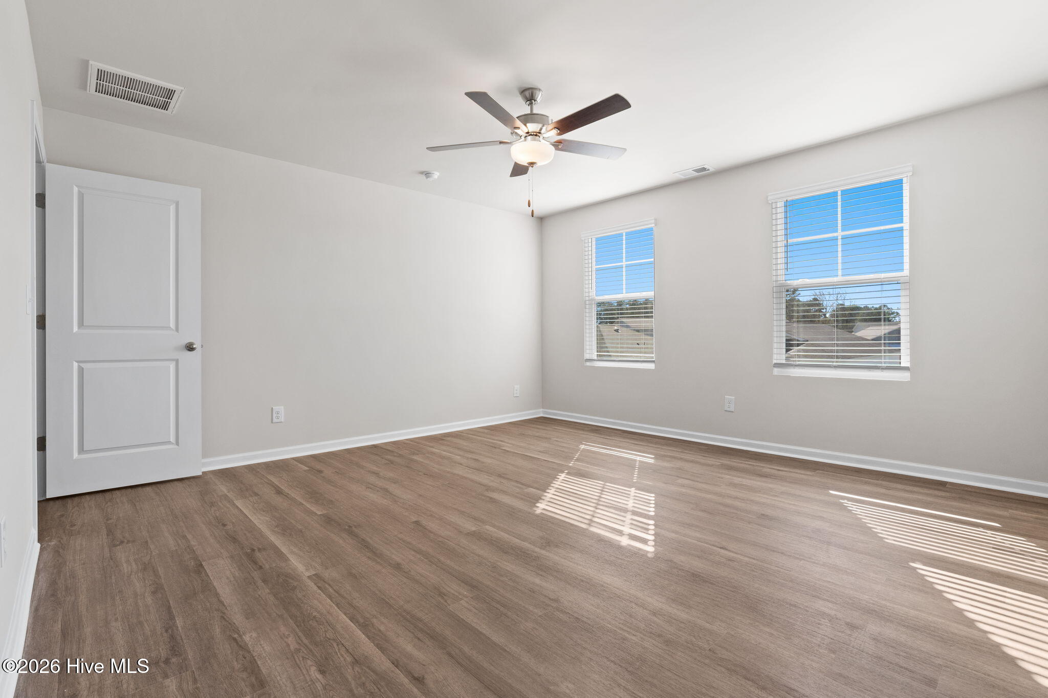 100566498 | Photo 25