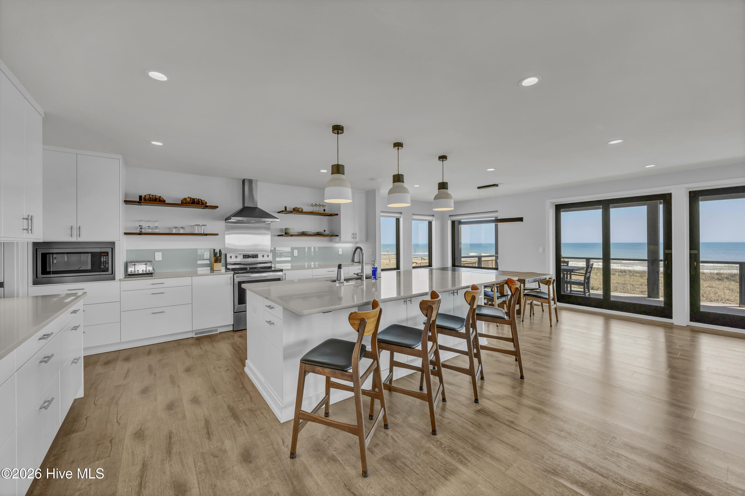 100565280 | Photo 58