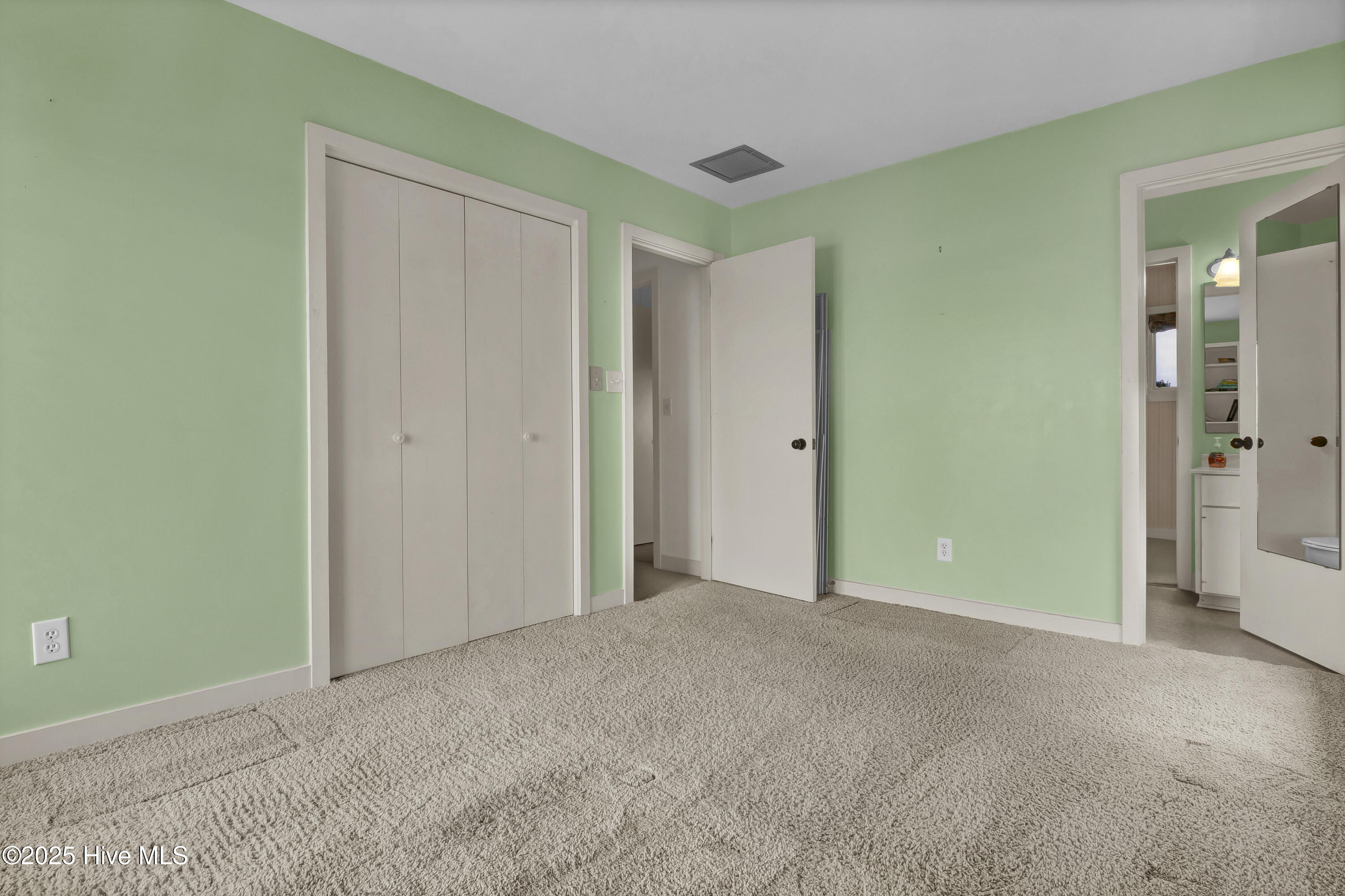 100527389 | Photo 40