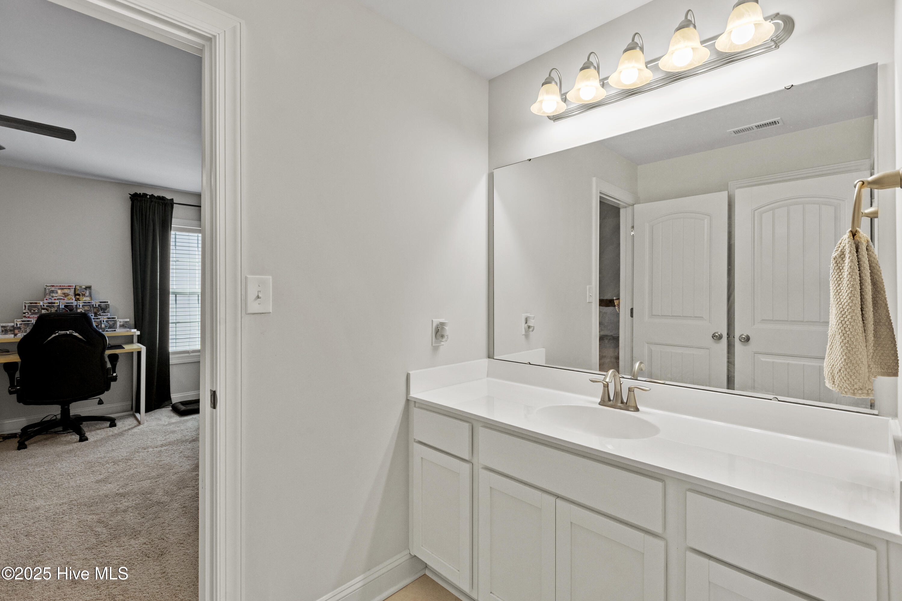 100518858 | Photo 37