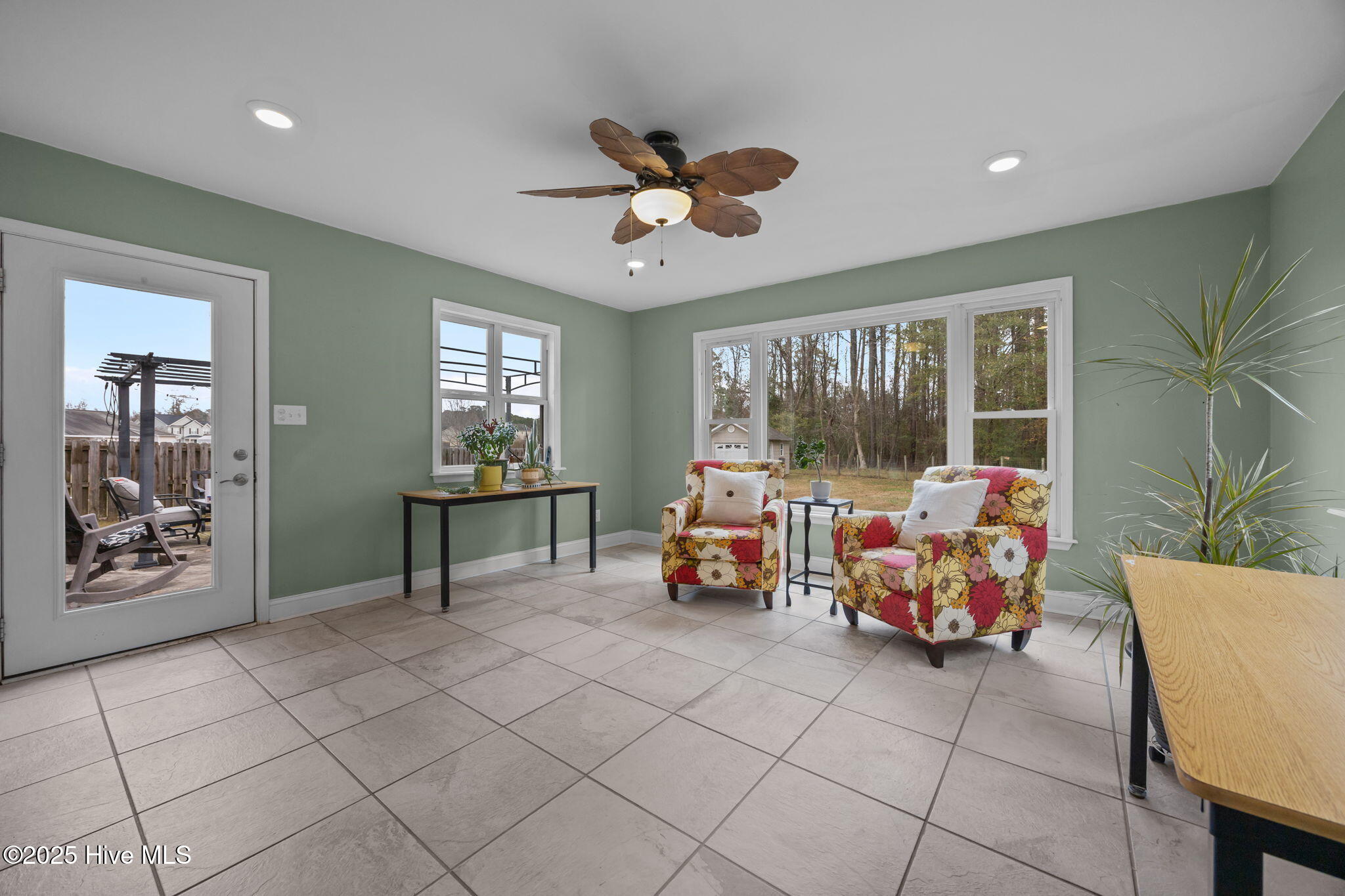 100544220 | Photo 22