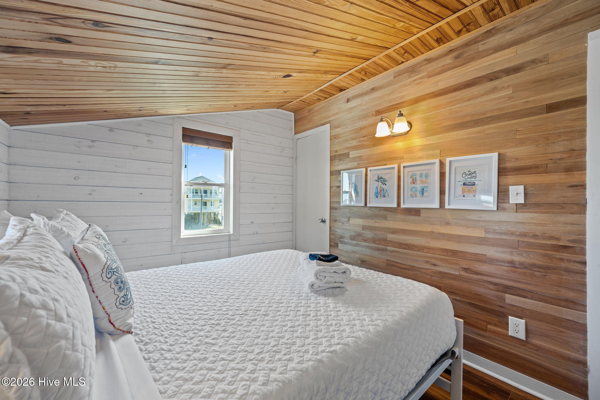 100569093 | Photo 45