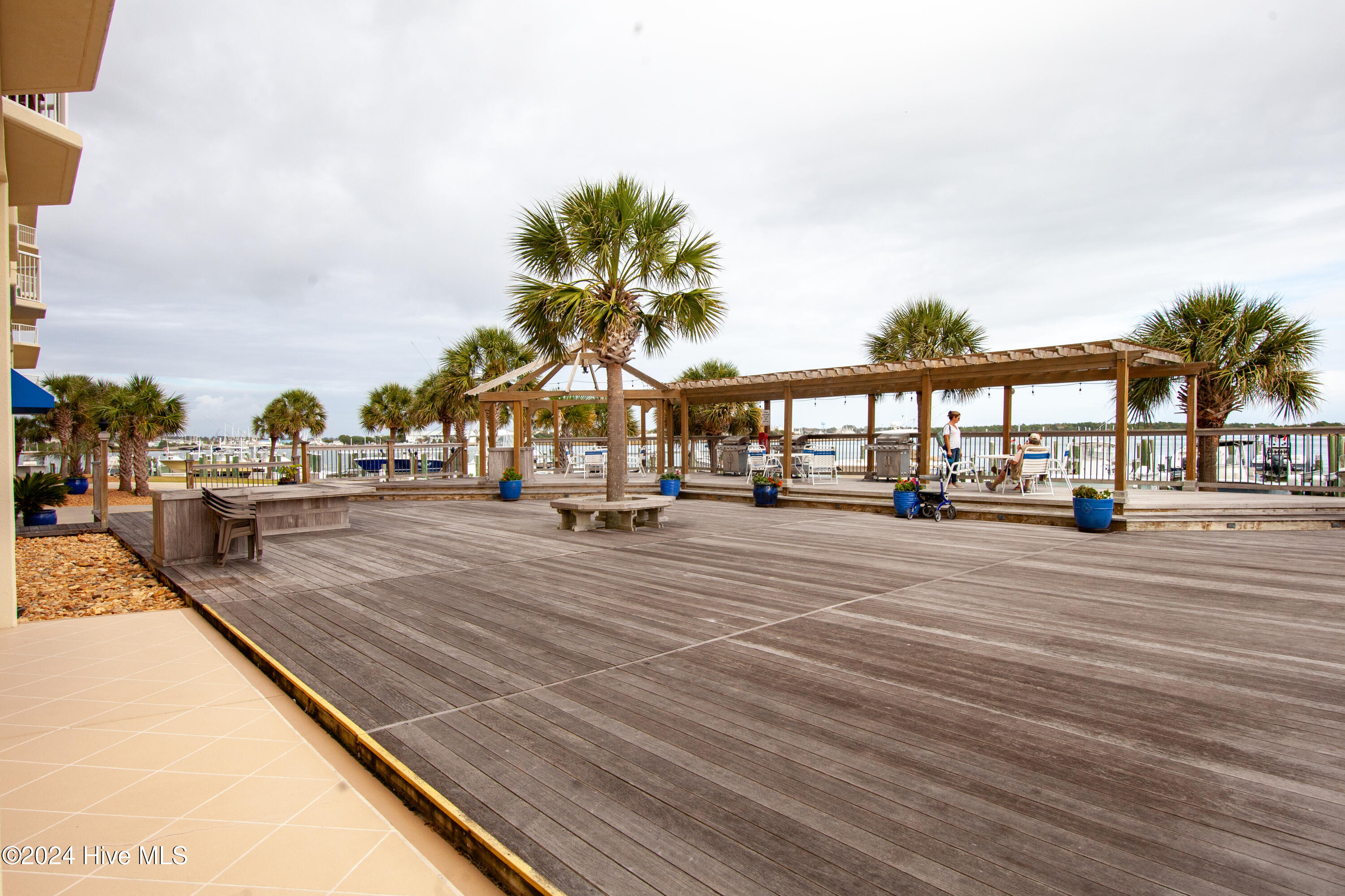 100 Olde Towne Yacht Club 