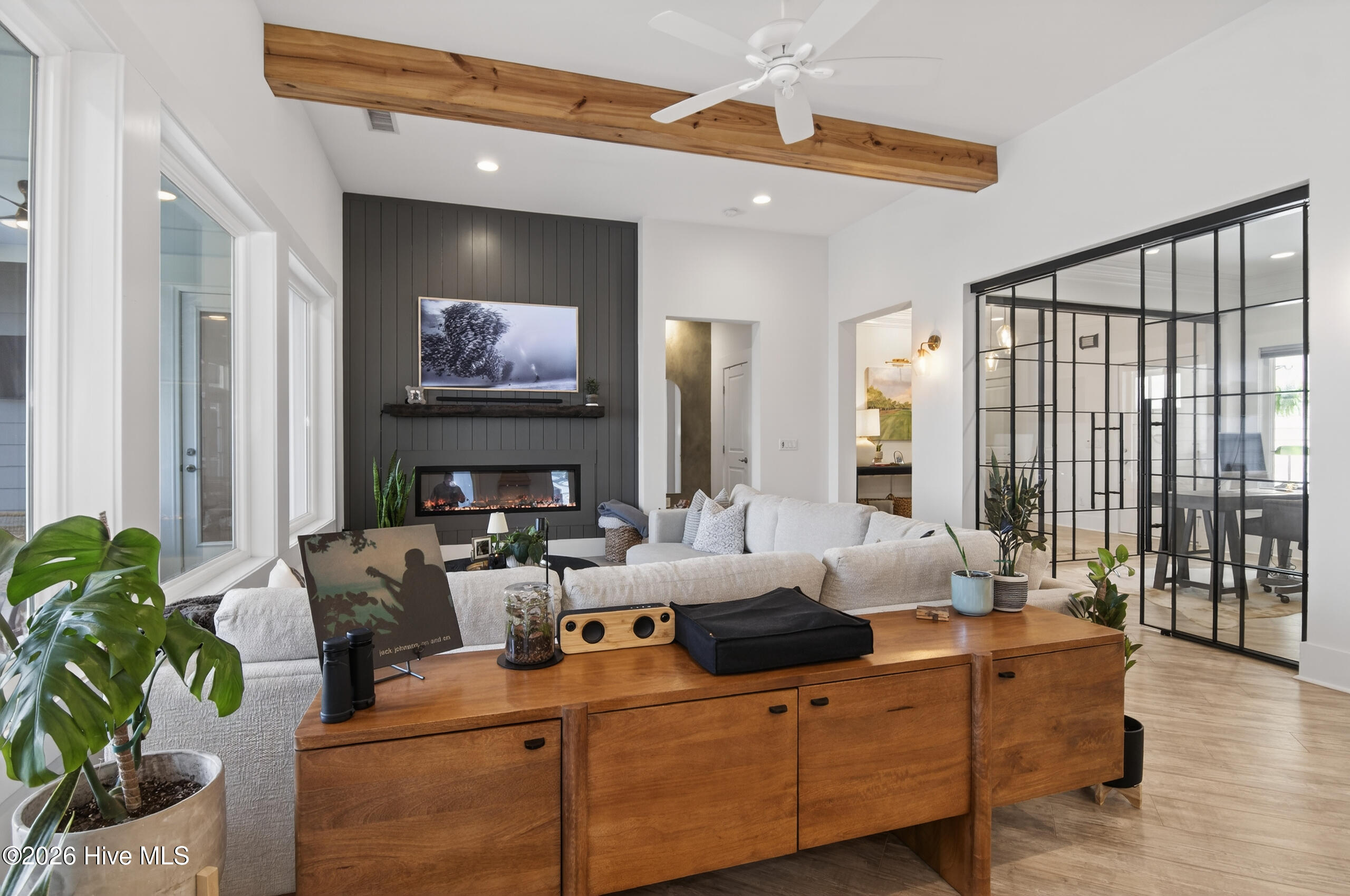 100565321 | Photo 17