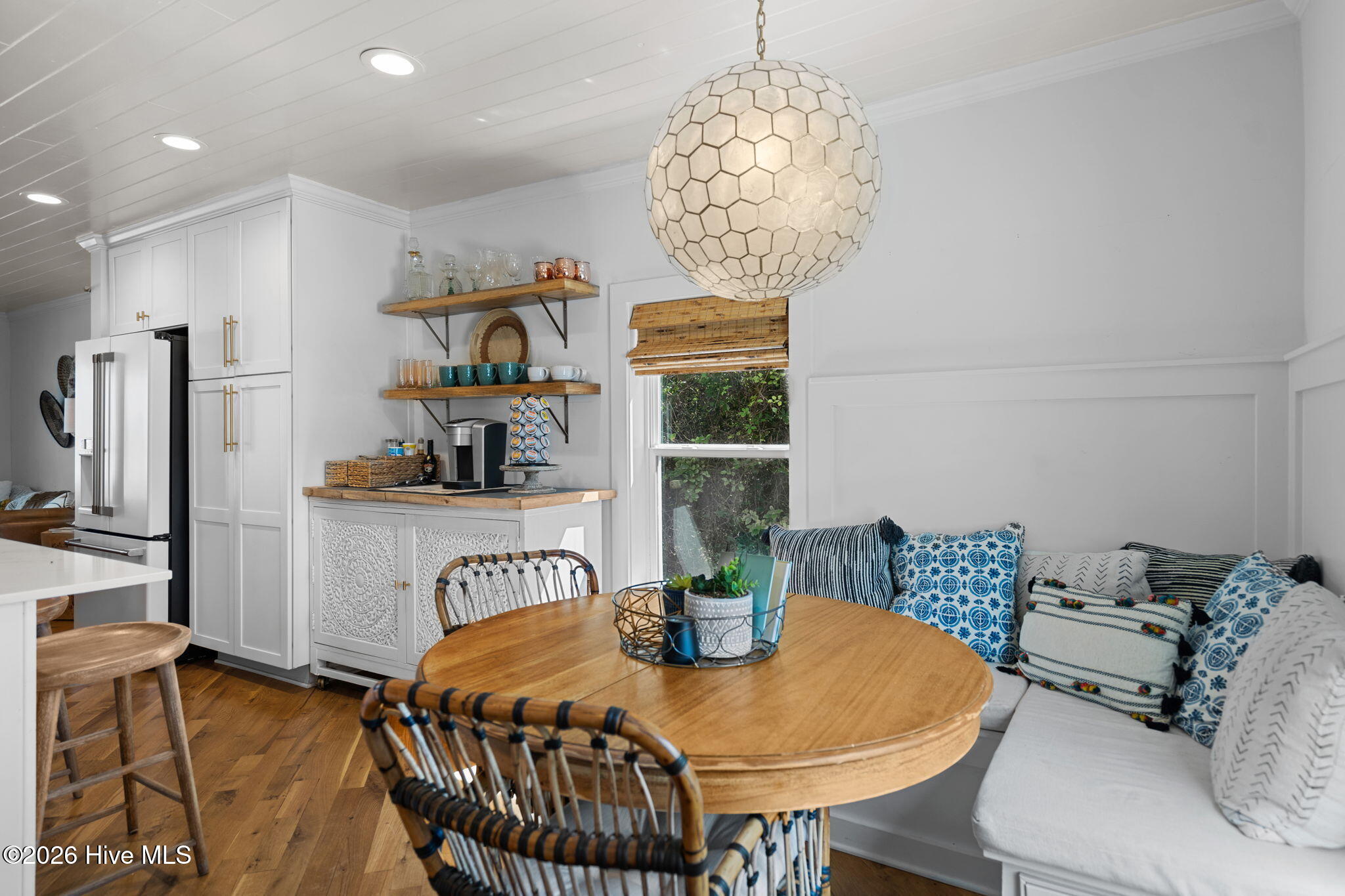 100560357 | Photo 24