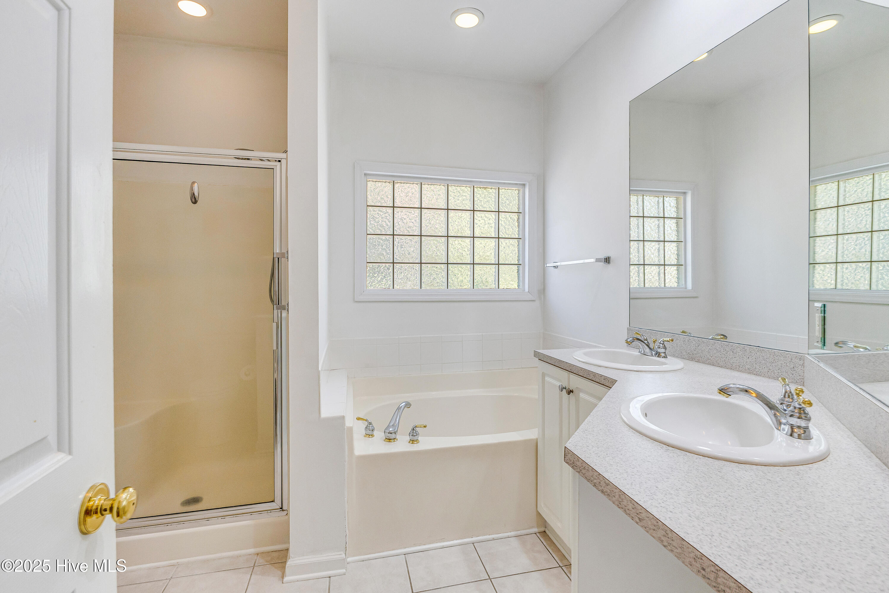 100540524 | Photo 12