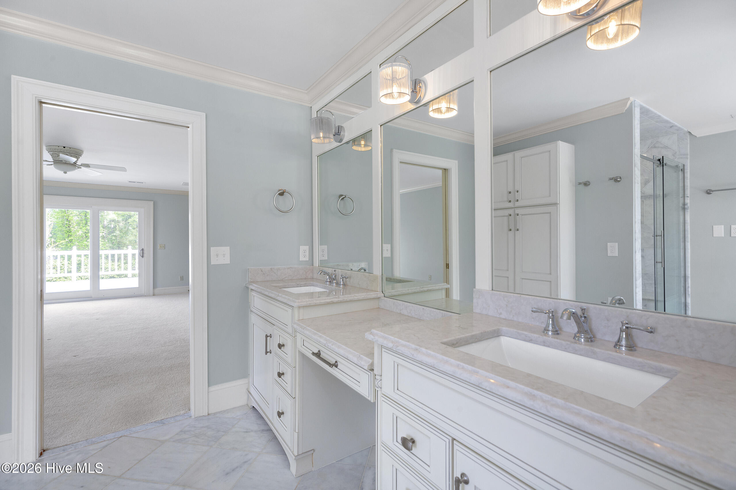 100566795 | Photo 27