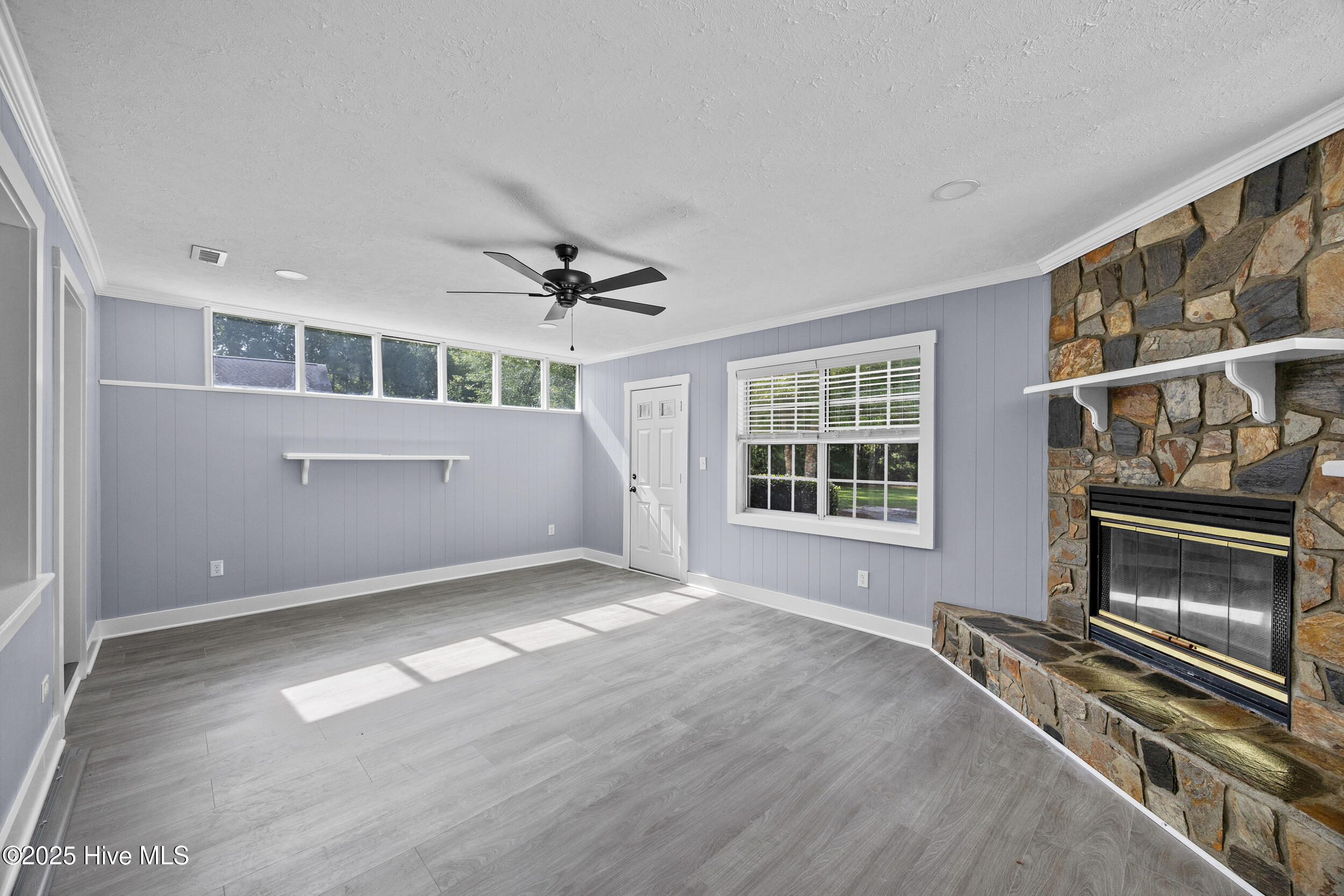 100521133 | Photo 25