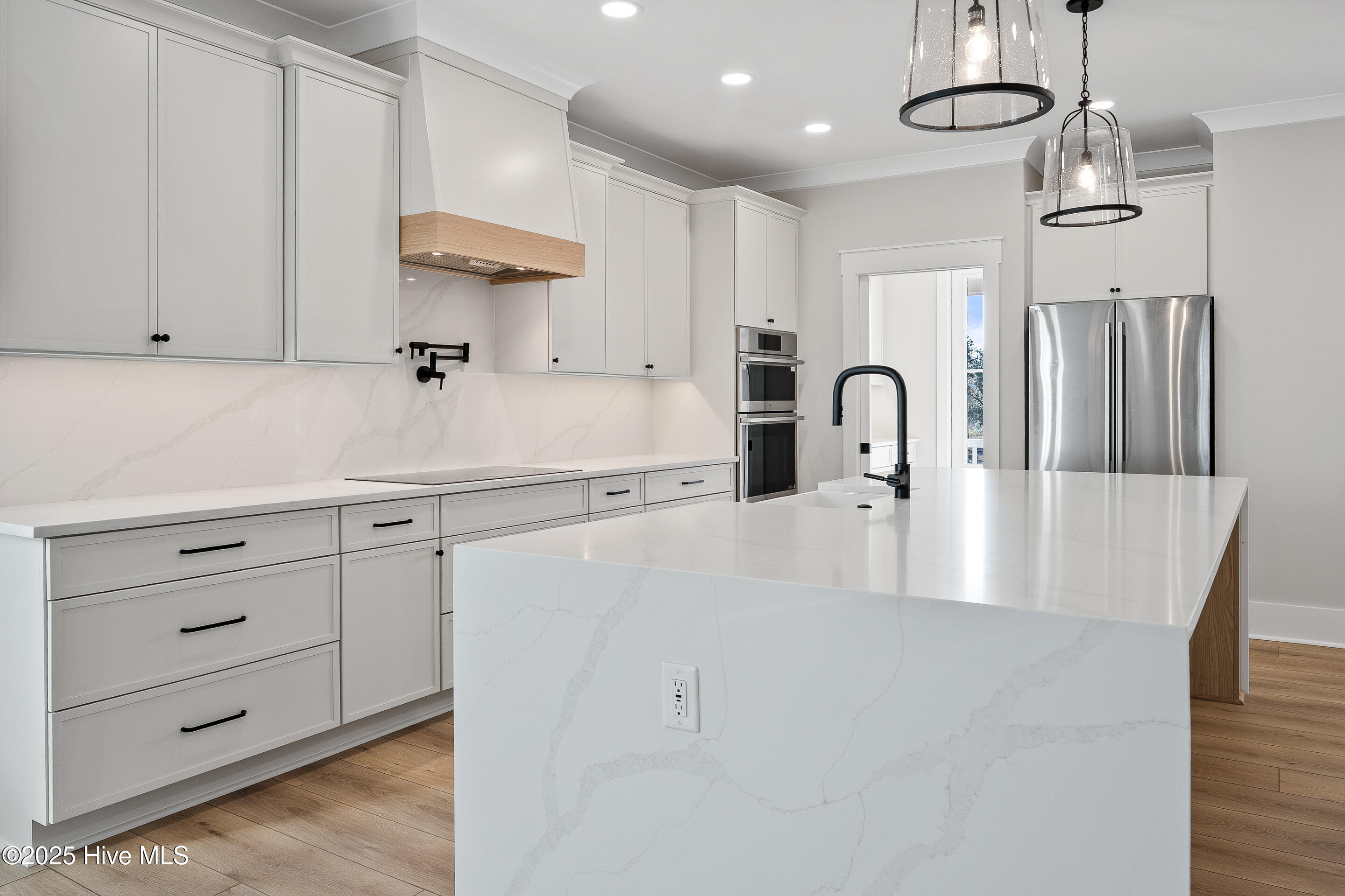 100525288 | Photo 27