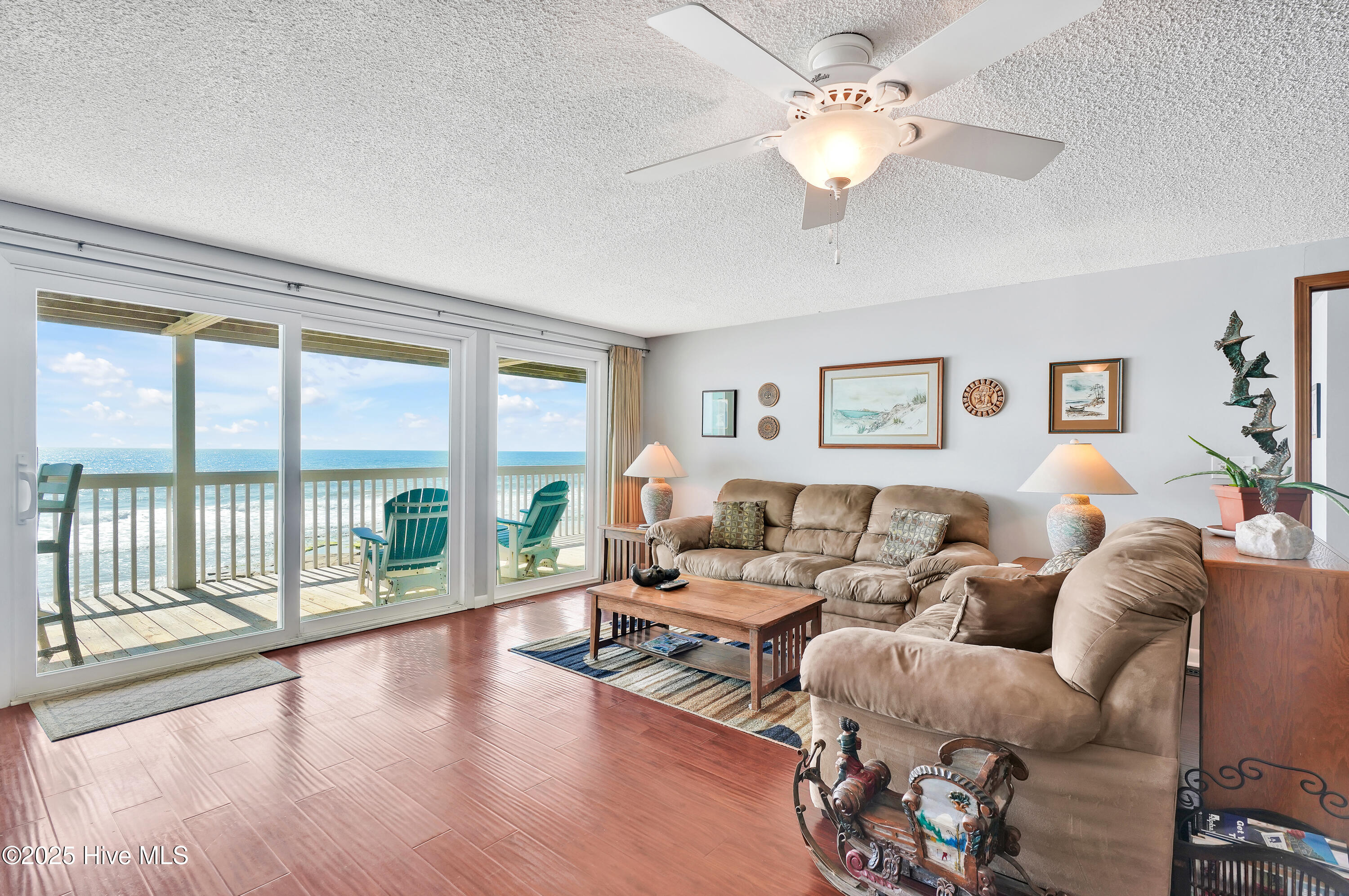 100570549 | Photo 13