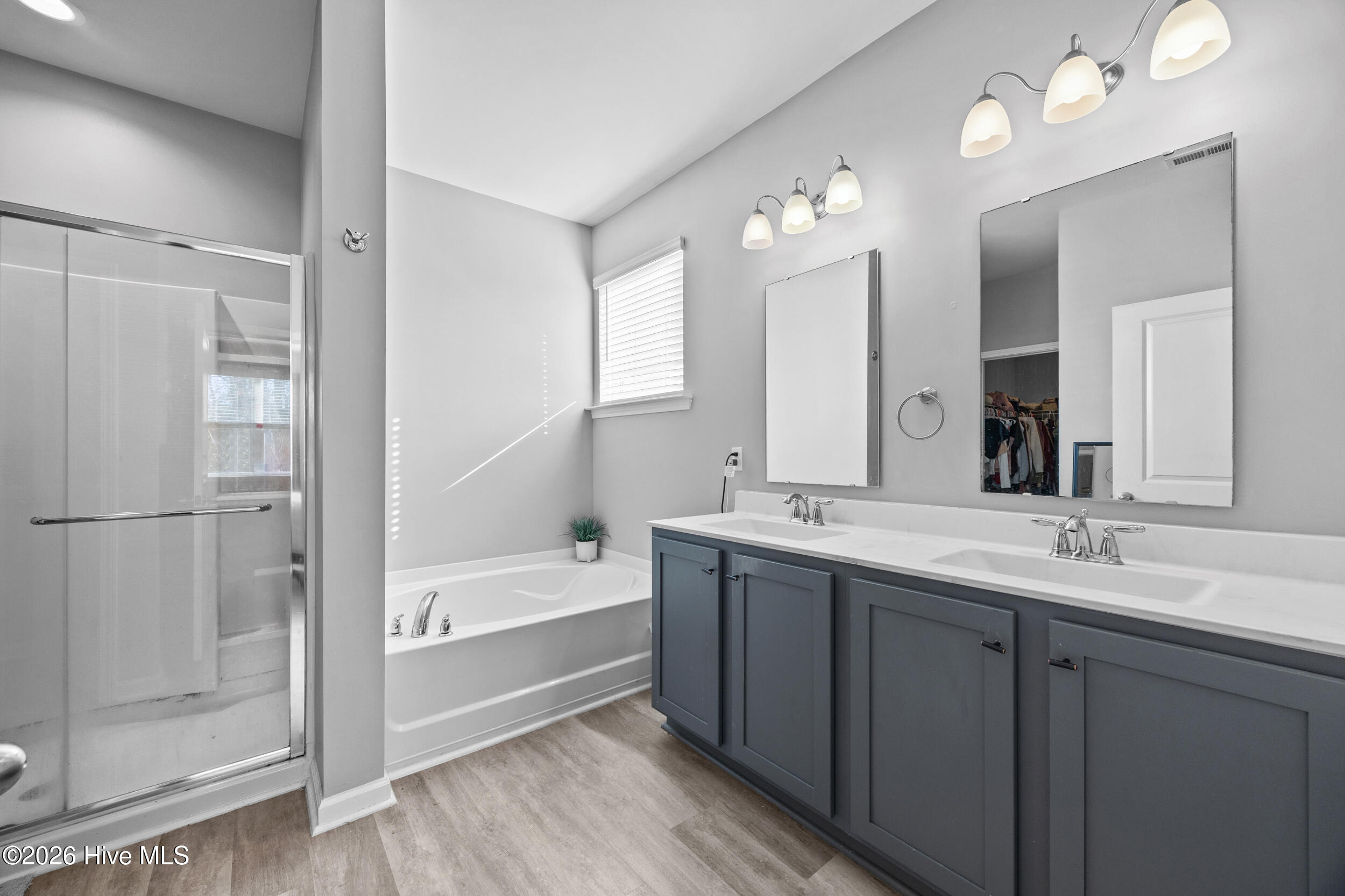 100561982 | Photo 29