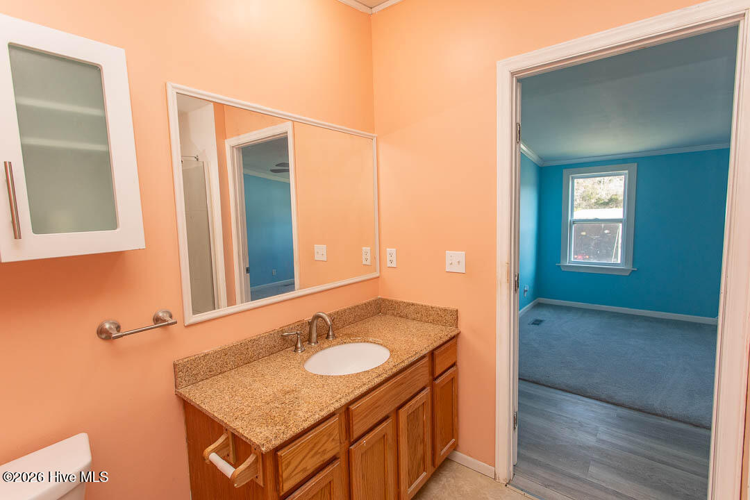 100549919 | Photo 23