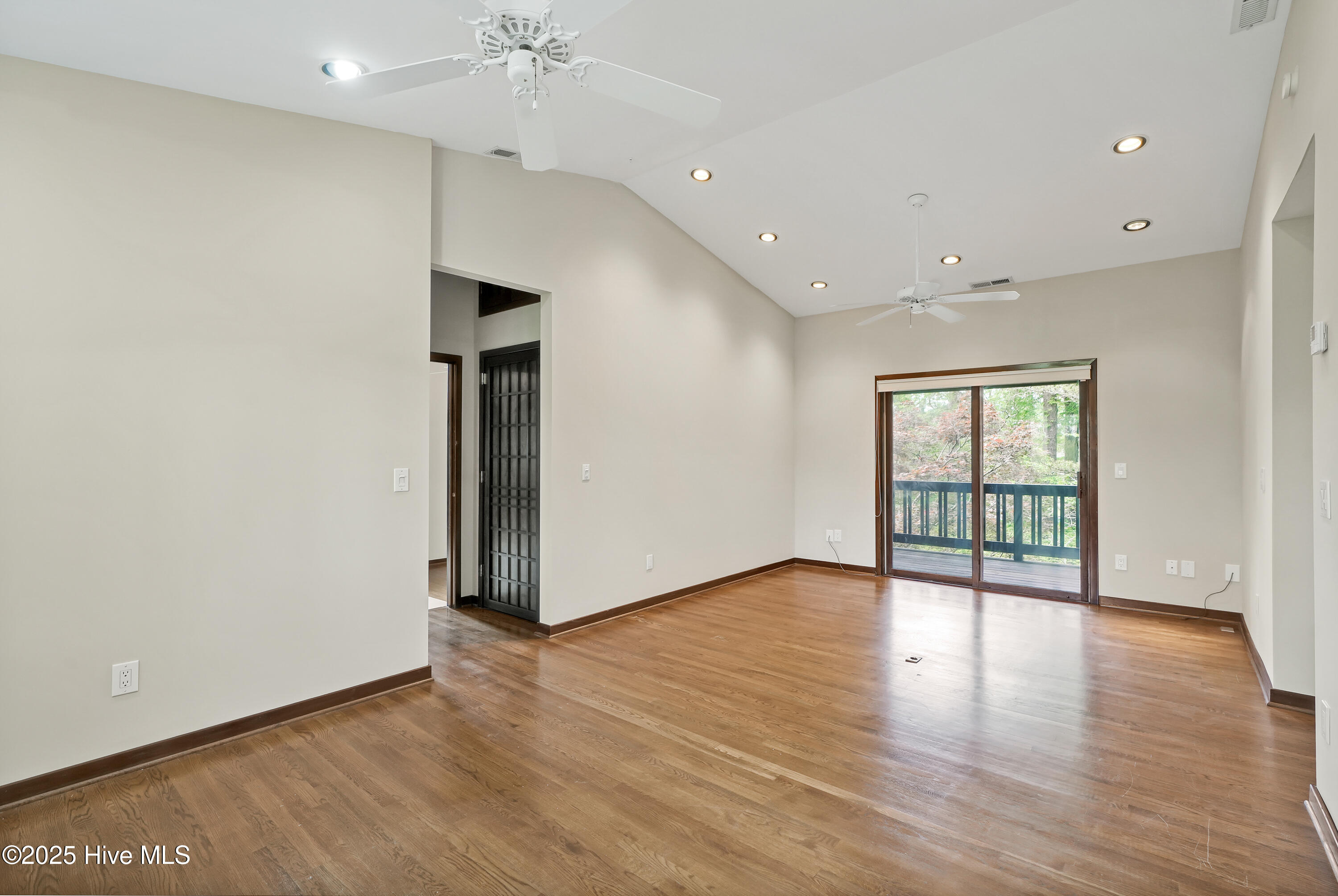 906RobertELeeDrive-31