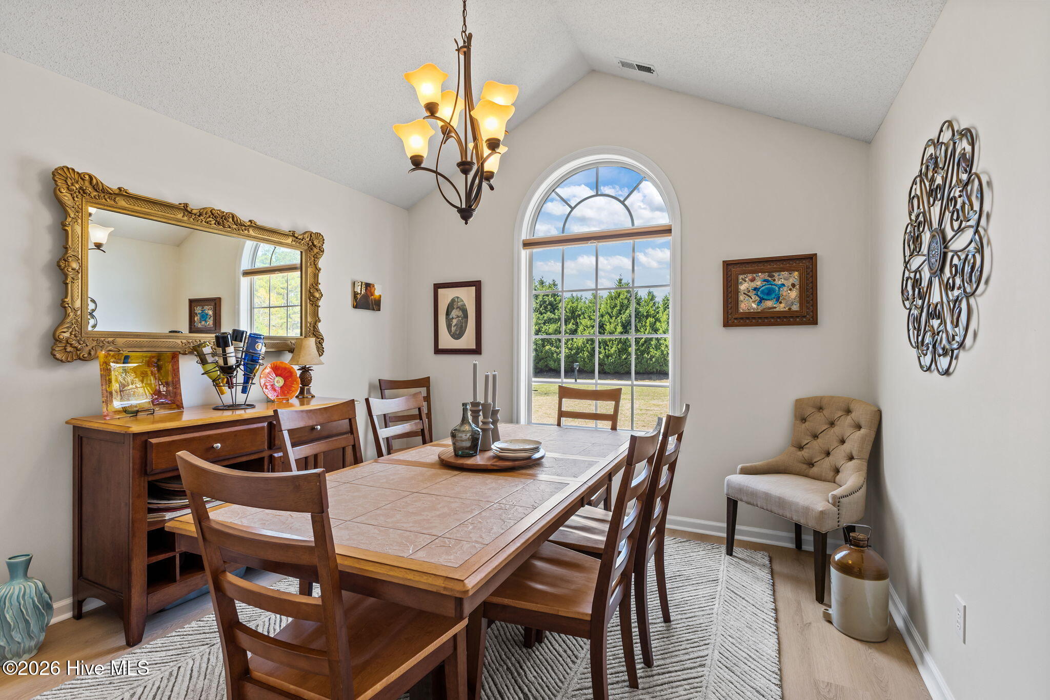 100561719 | Photo 33