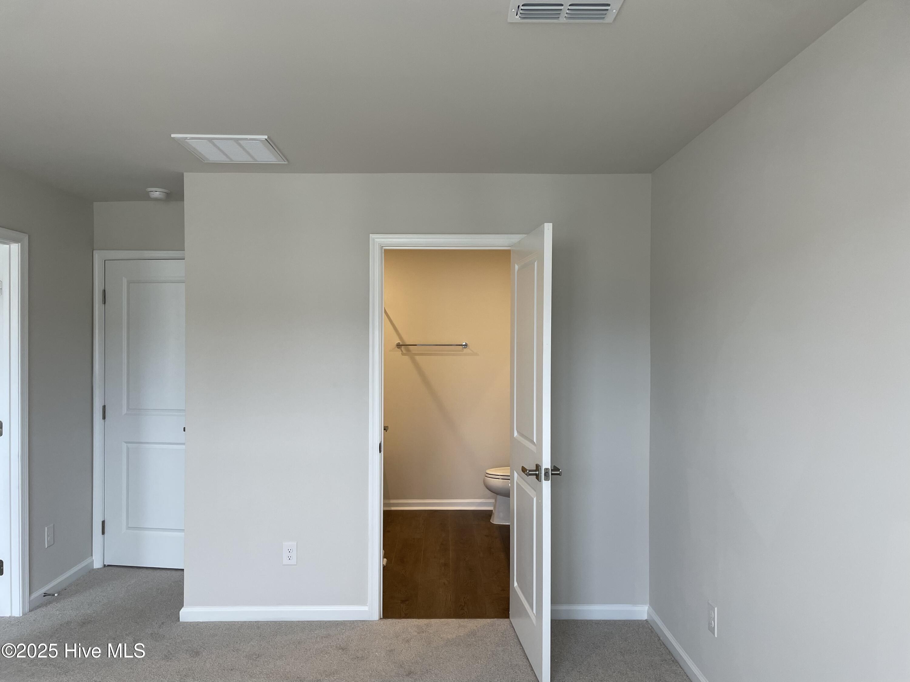 100536025 | Photo 15