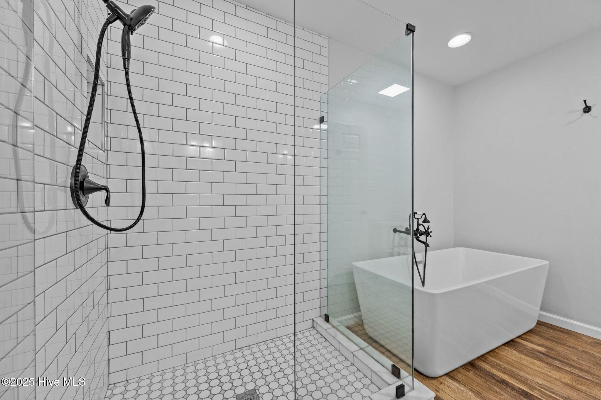 100532839 | Photo 52