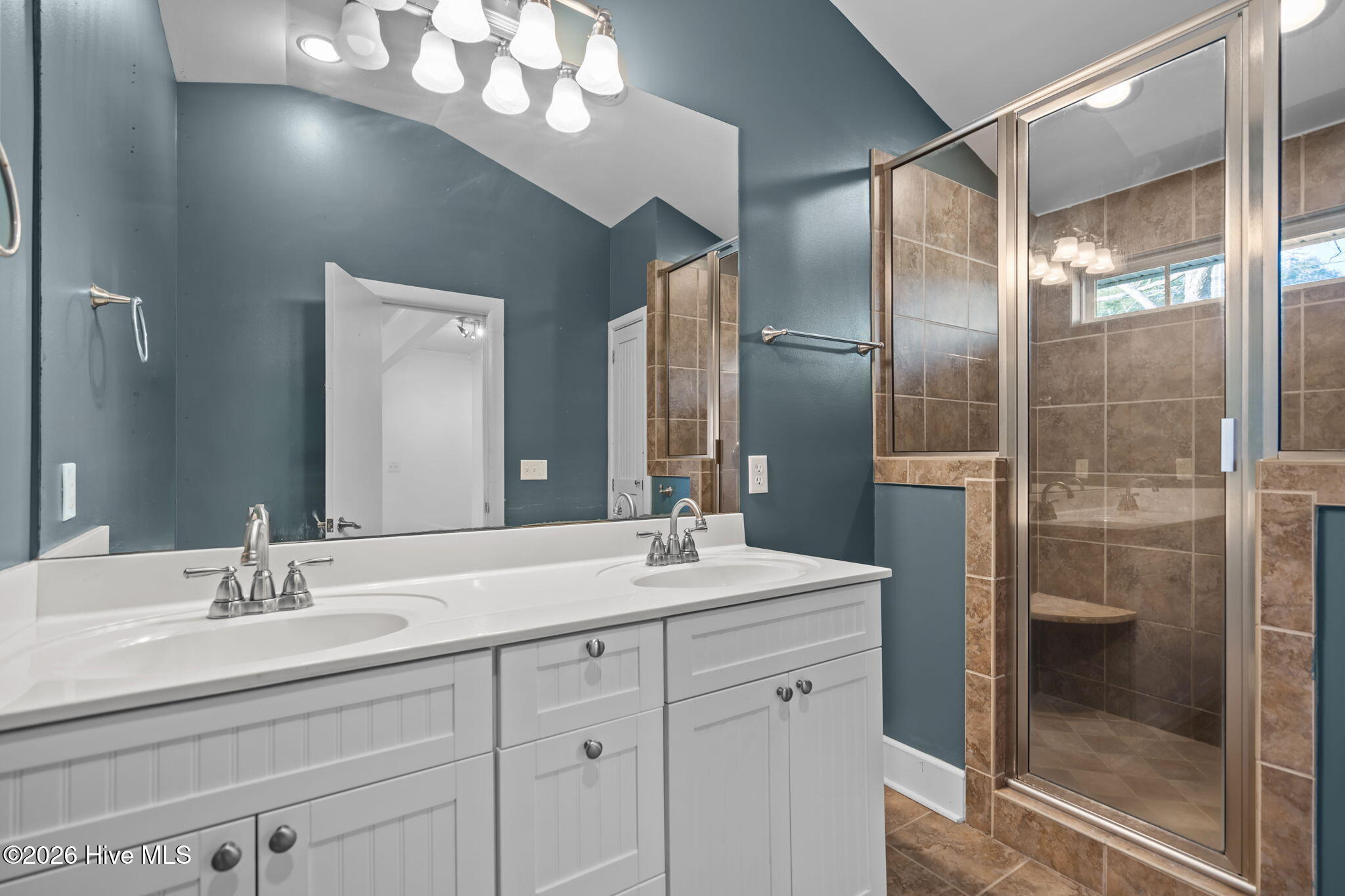 100548221 | Photo 26