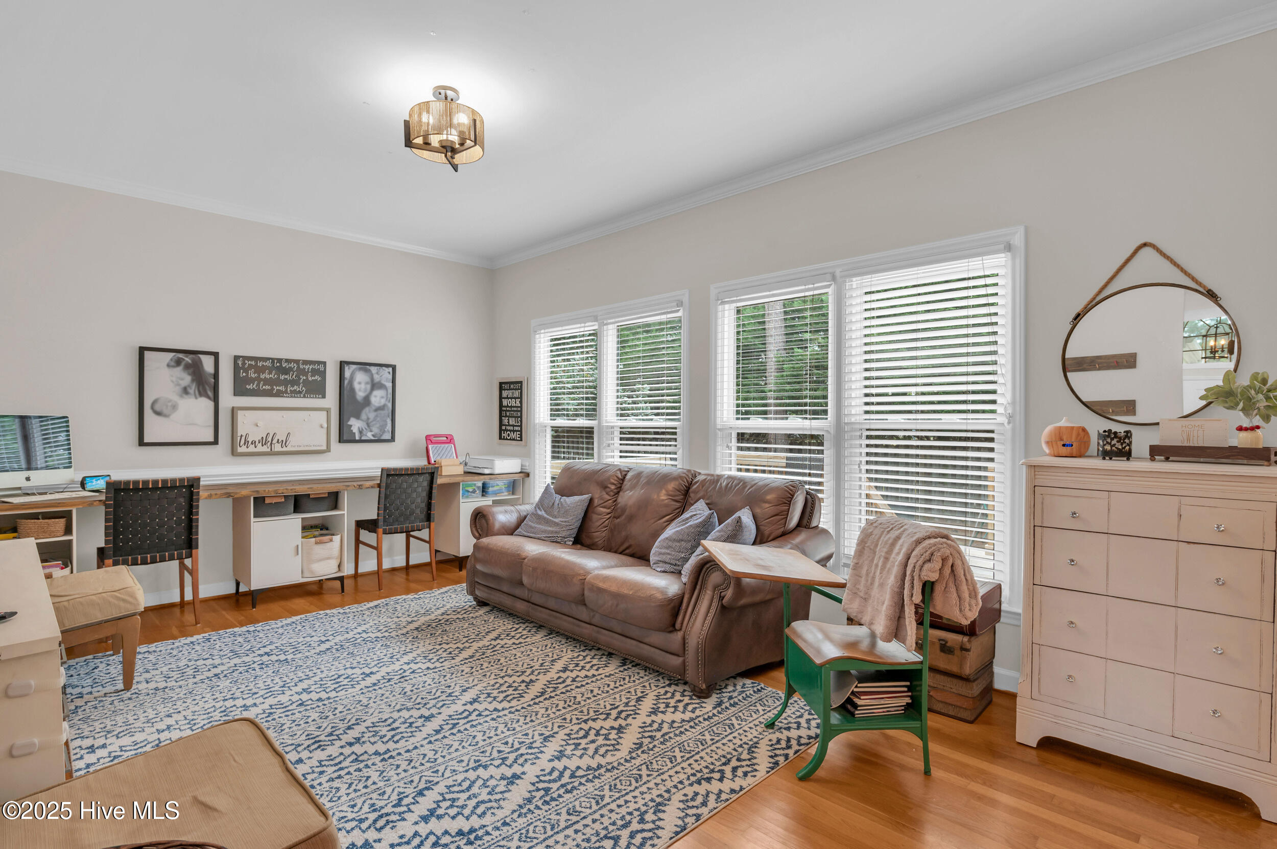 100536270 | Photo 10