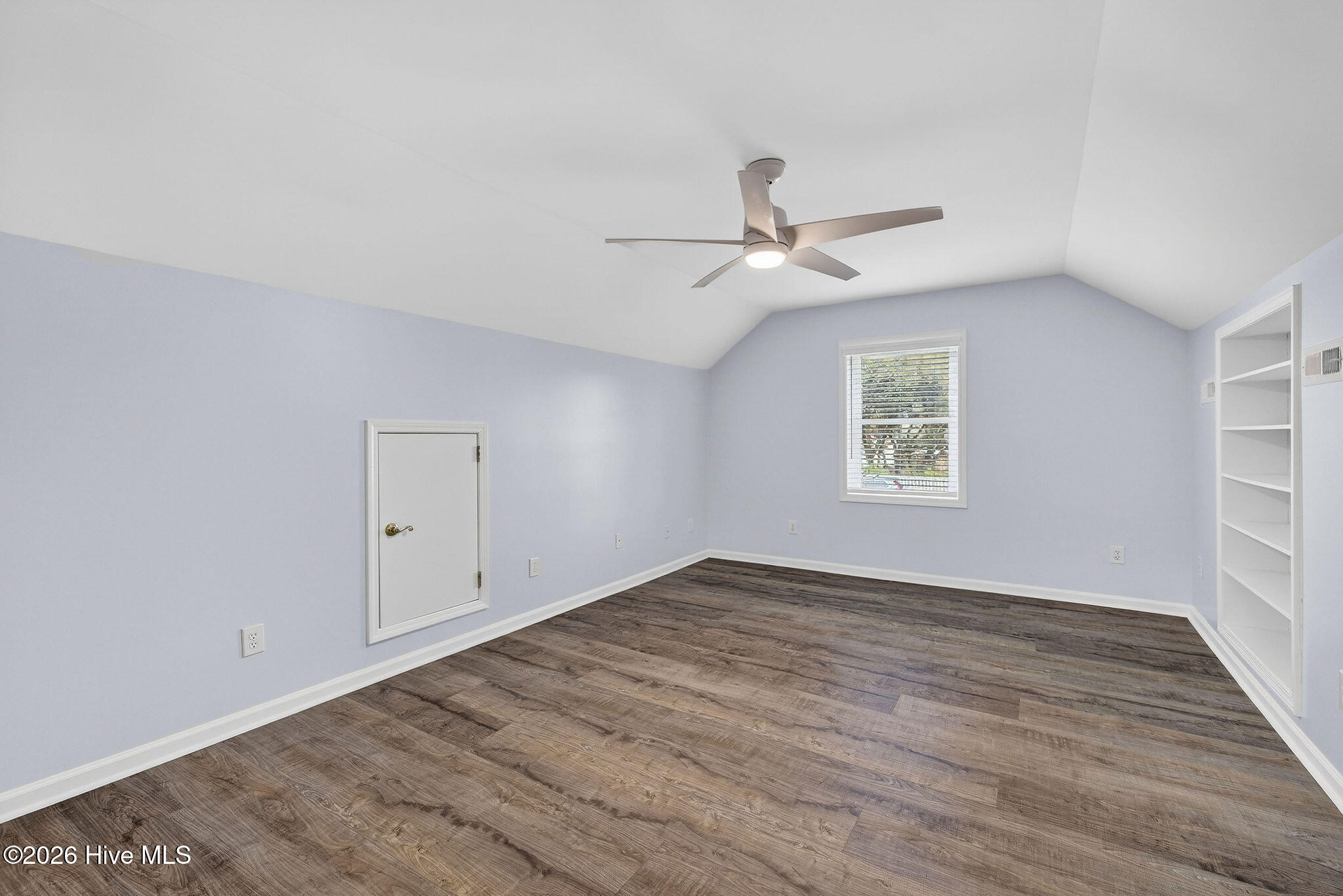 100561211 | Photo 19