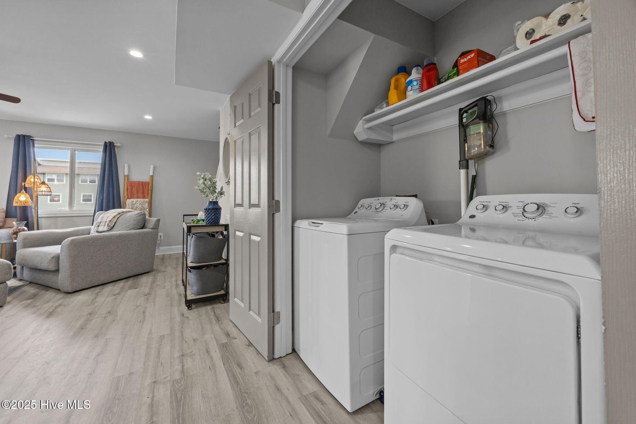 100530225 | Photo 23