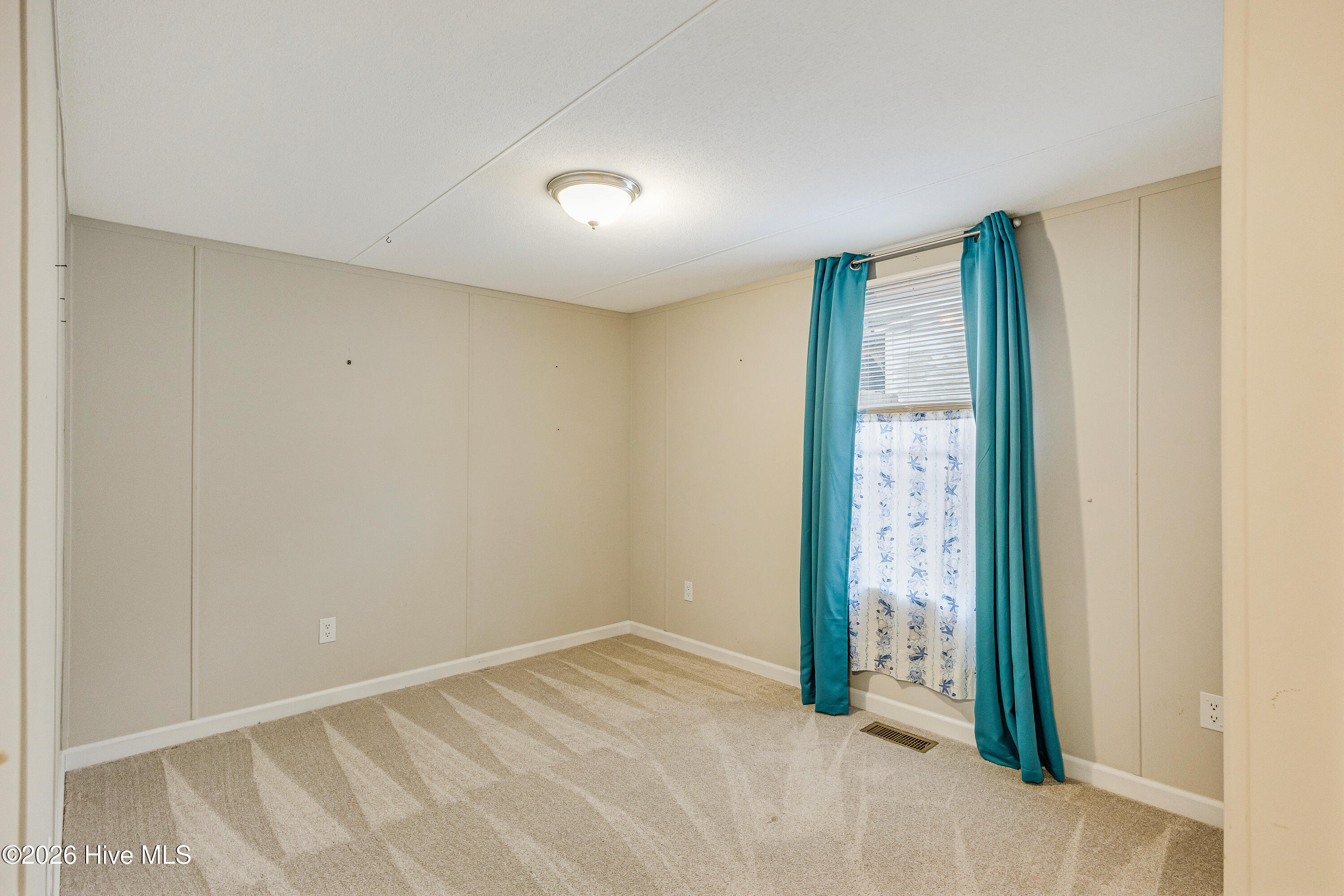 100557836 | Photo 16