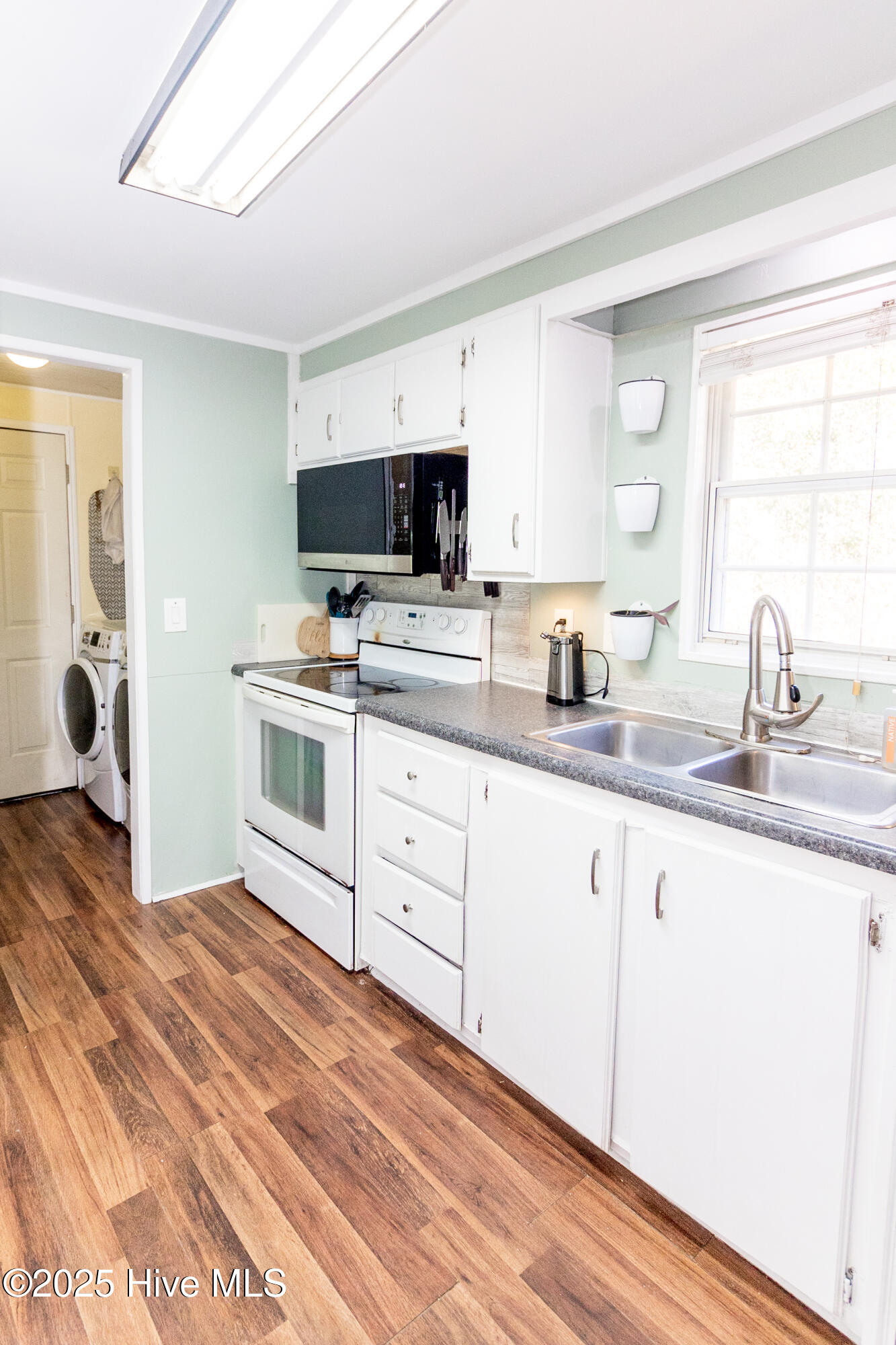 100545695 | Photo 12