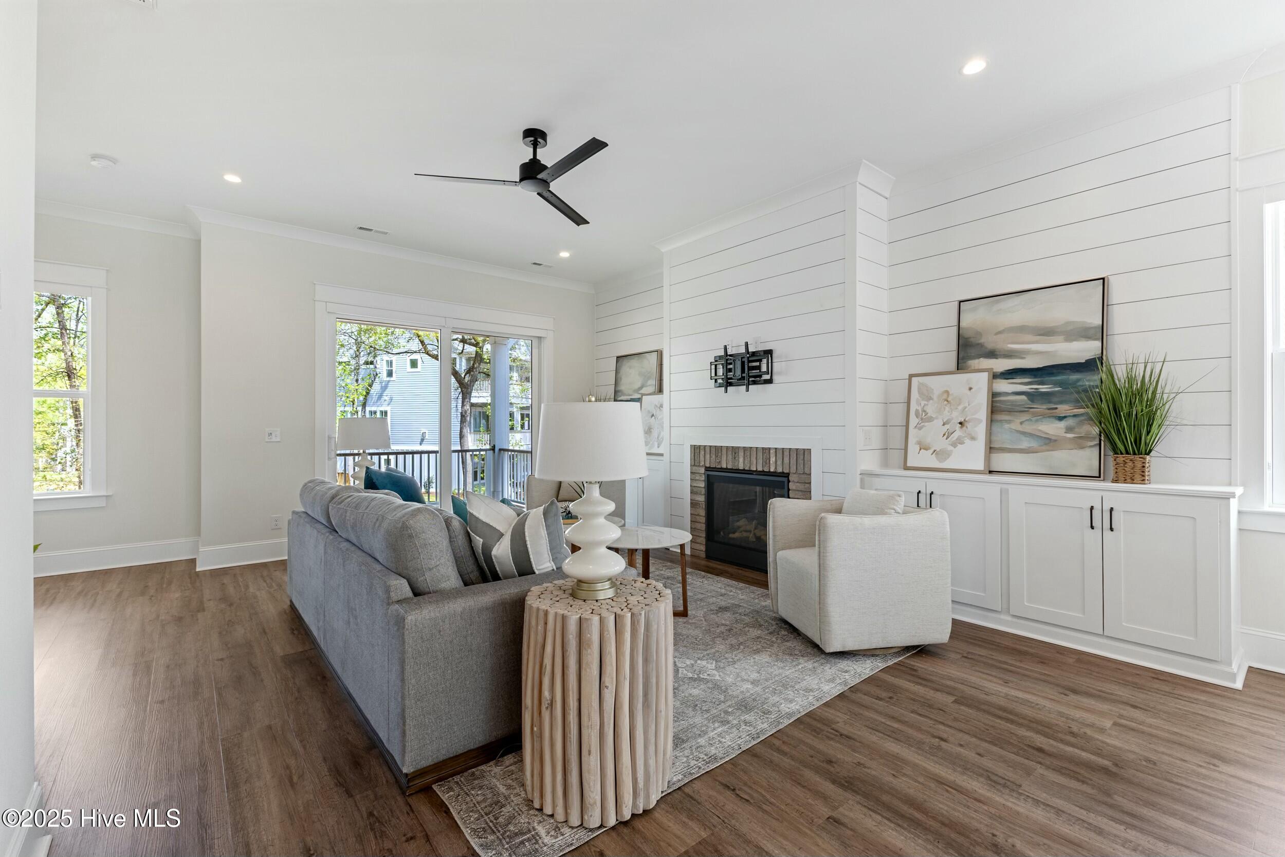 100498490 | Photo 16