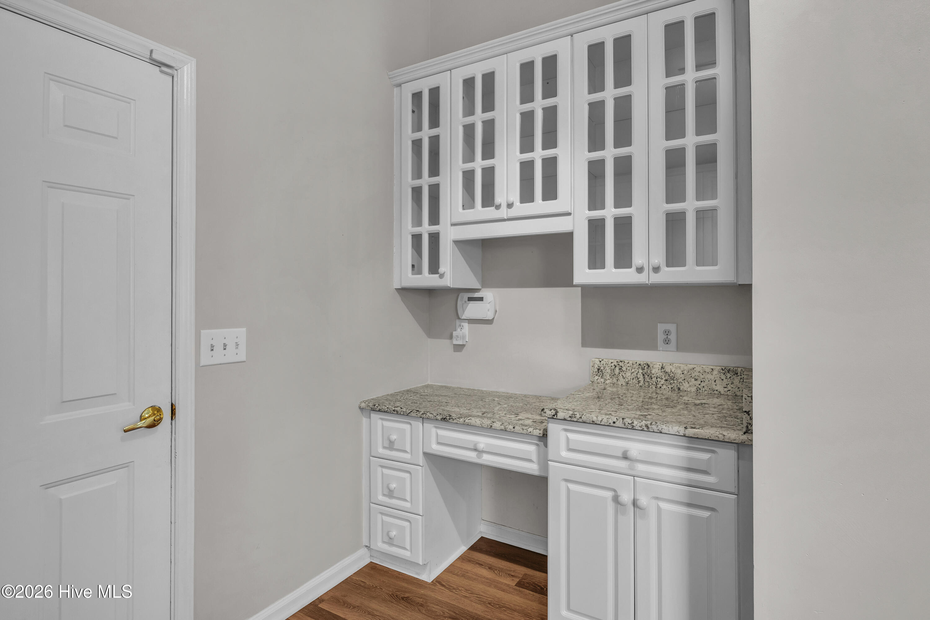 100560677 | Photo 15