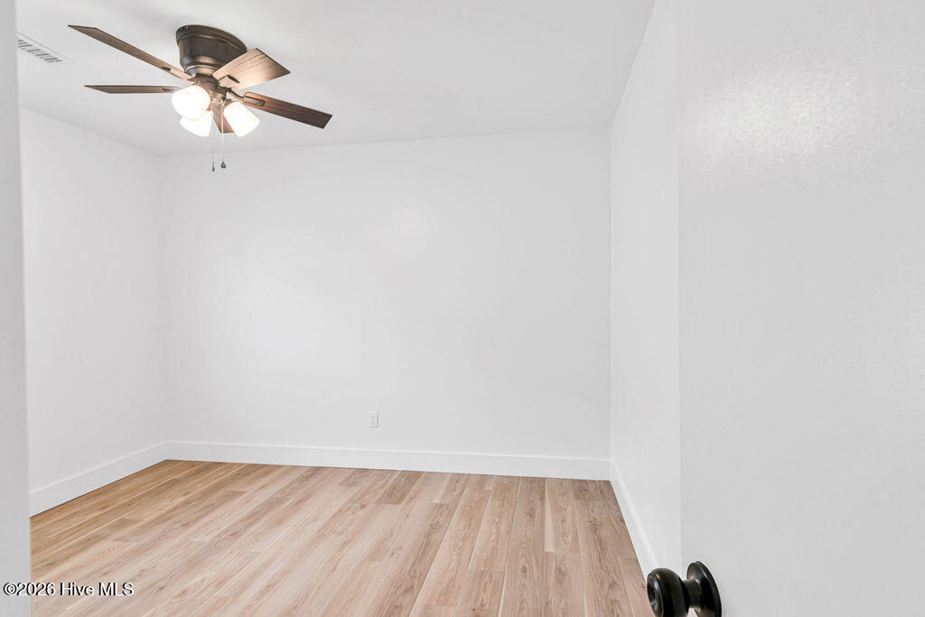 100566377 | Photo 17