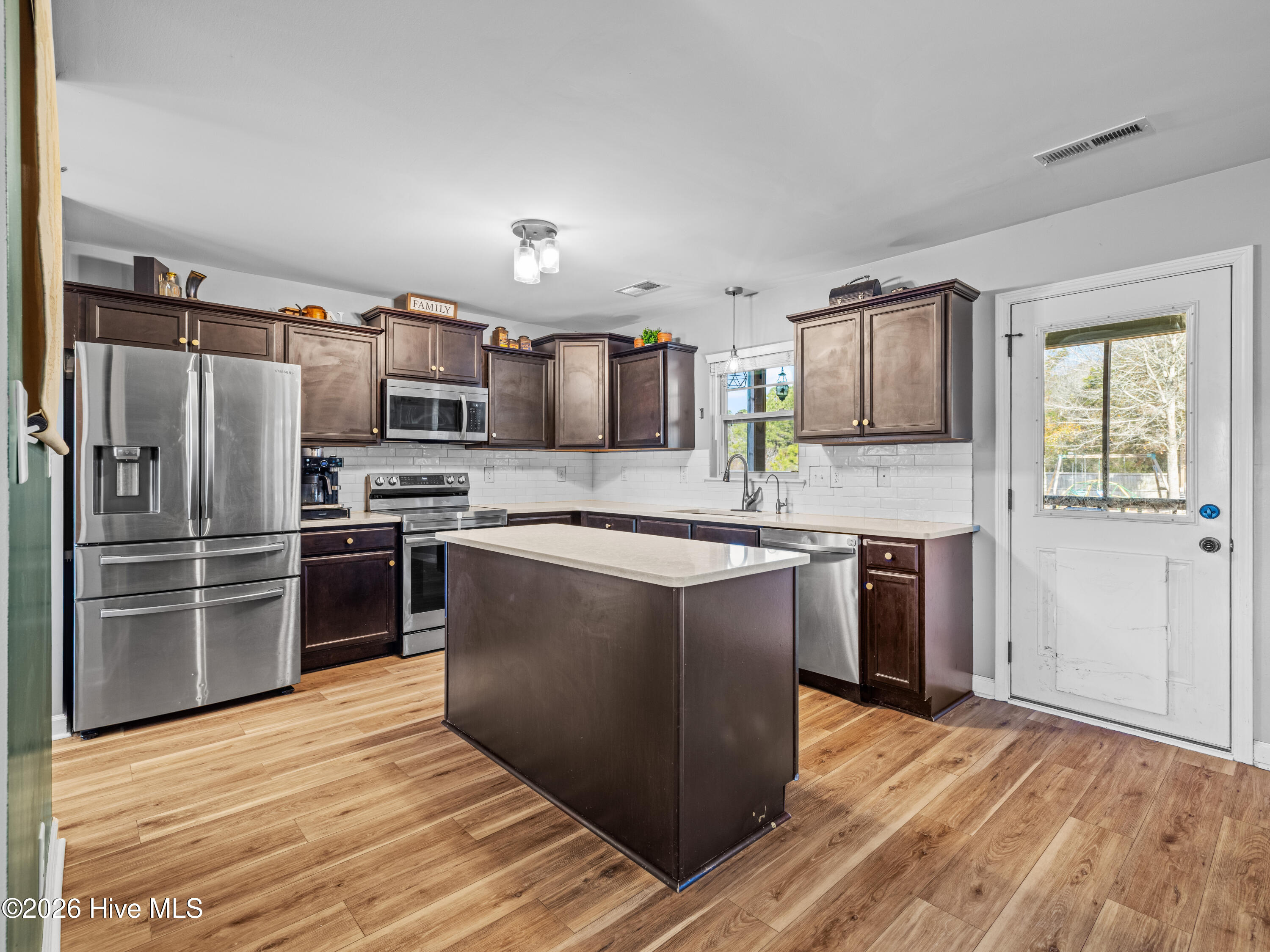 100549966 | Photo 16