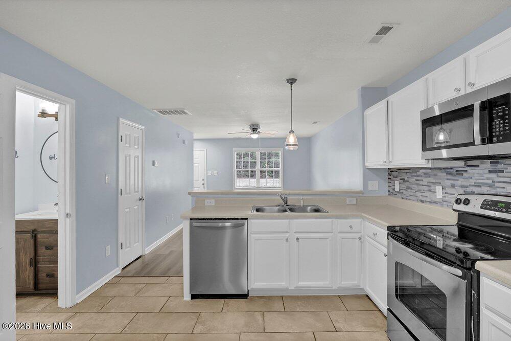 100548986 | Photo 14