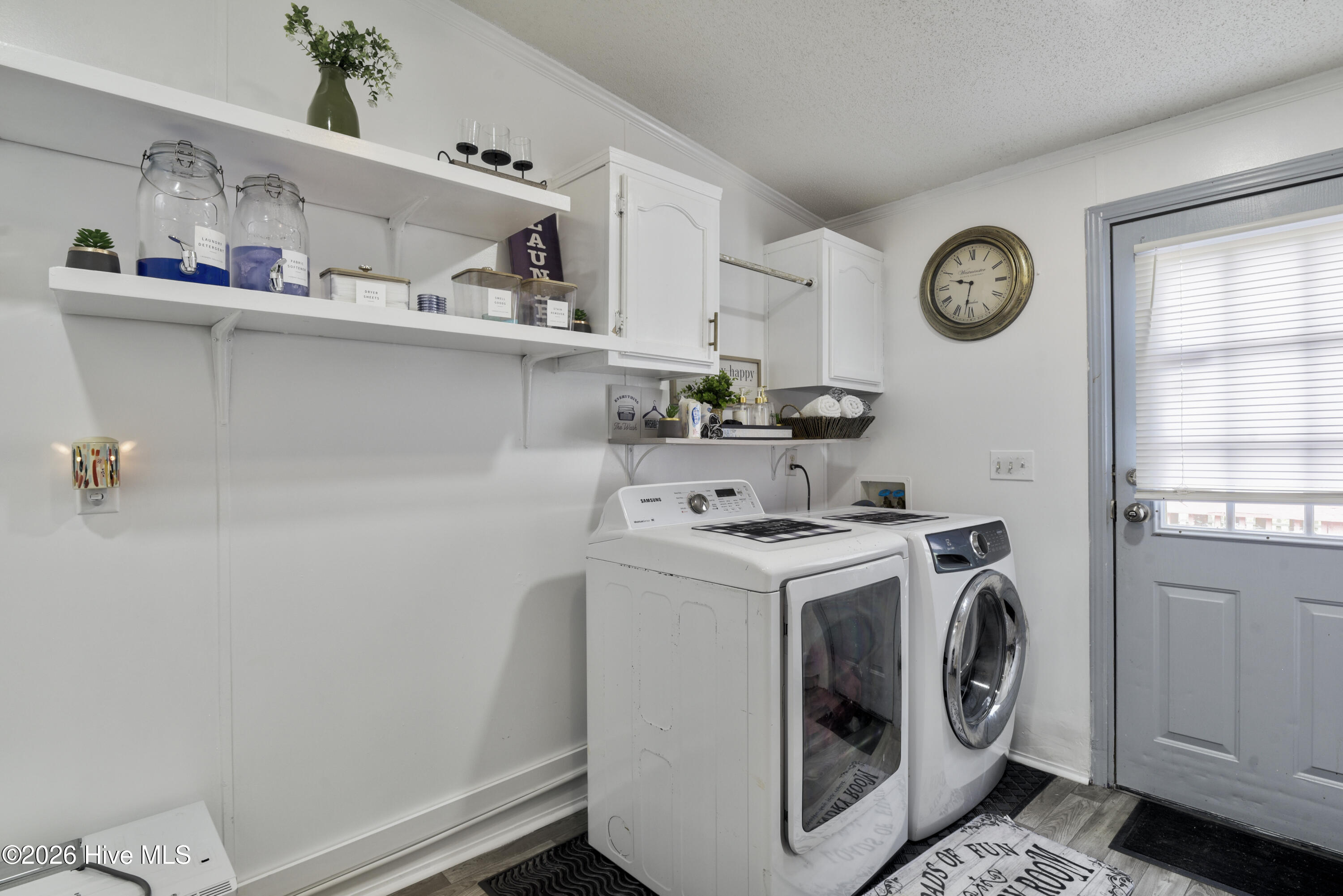 100566927 | Photo 33