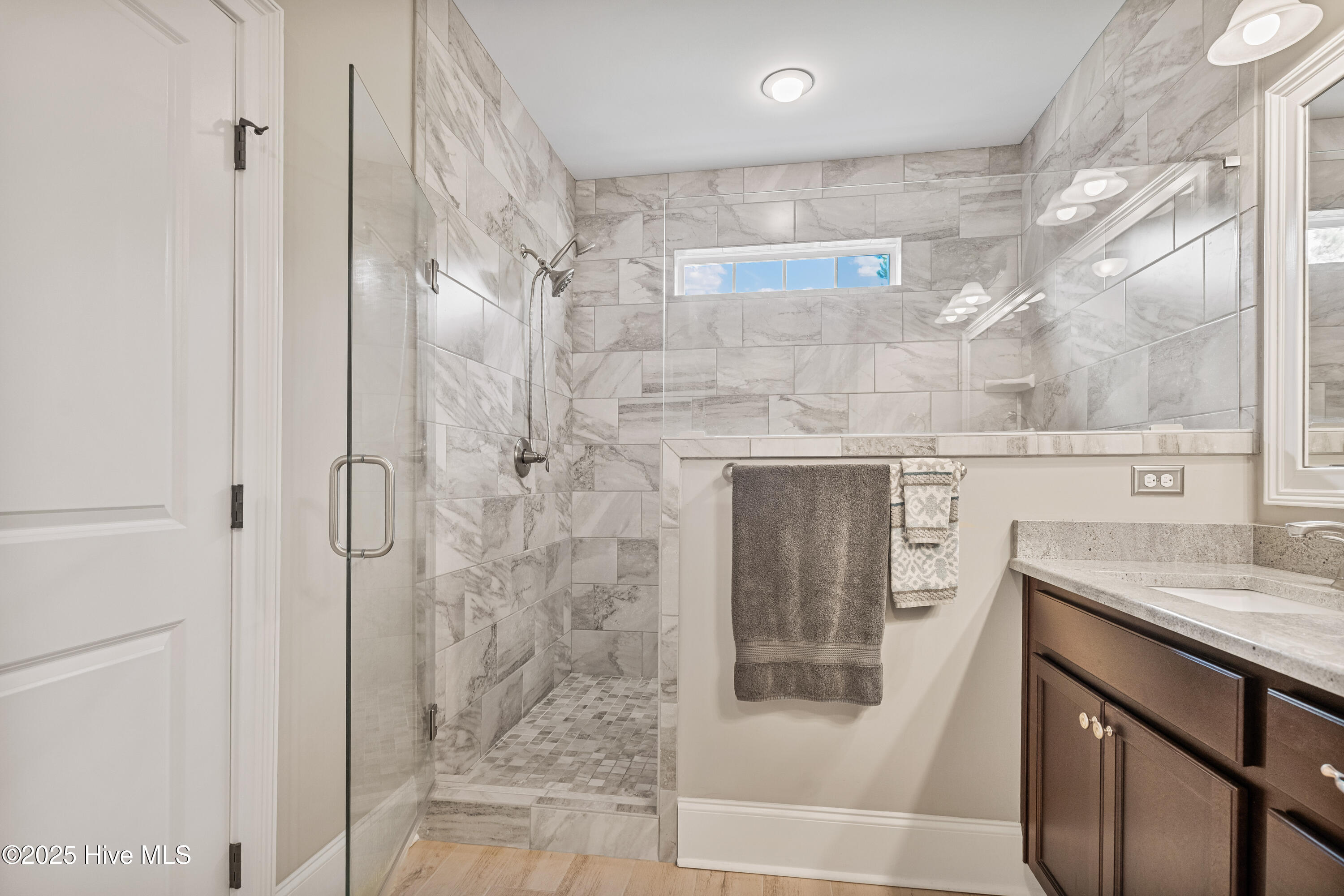 100539660 | Photo 36