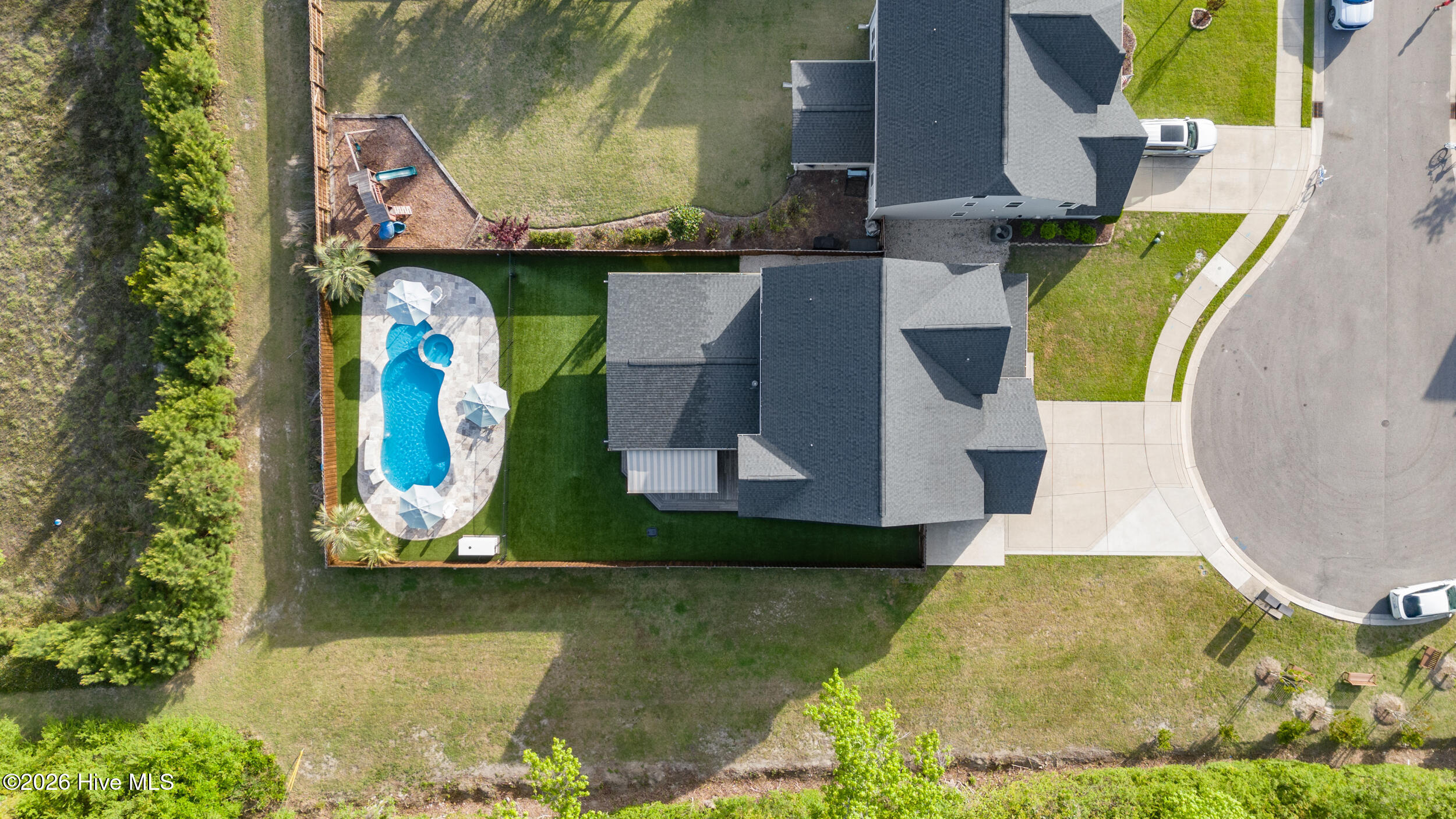 100566940 | Photo 86