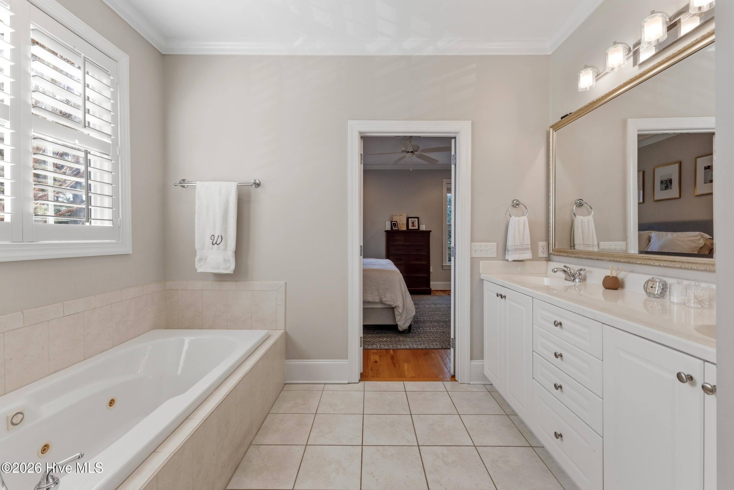 100558582 | Photo 25