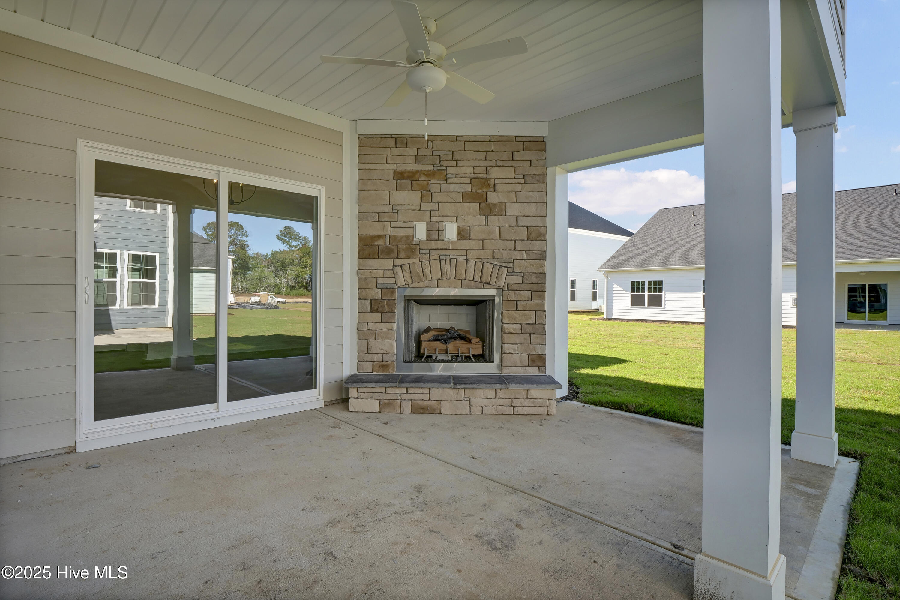 100518809 | Photo 25