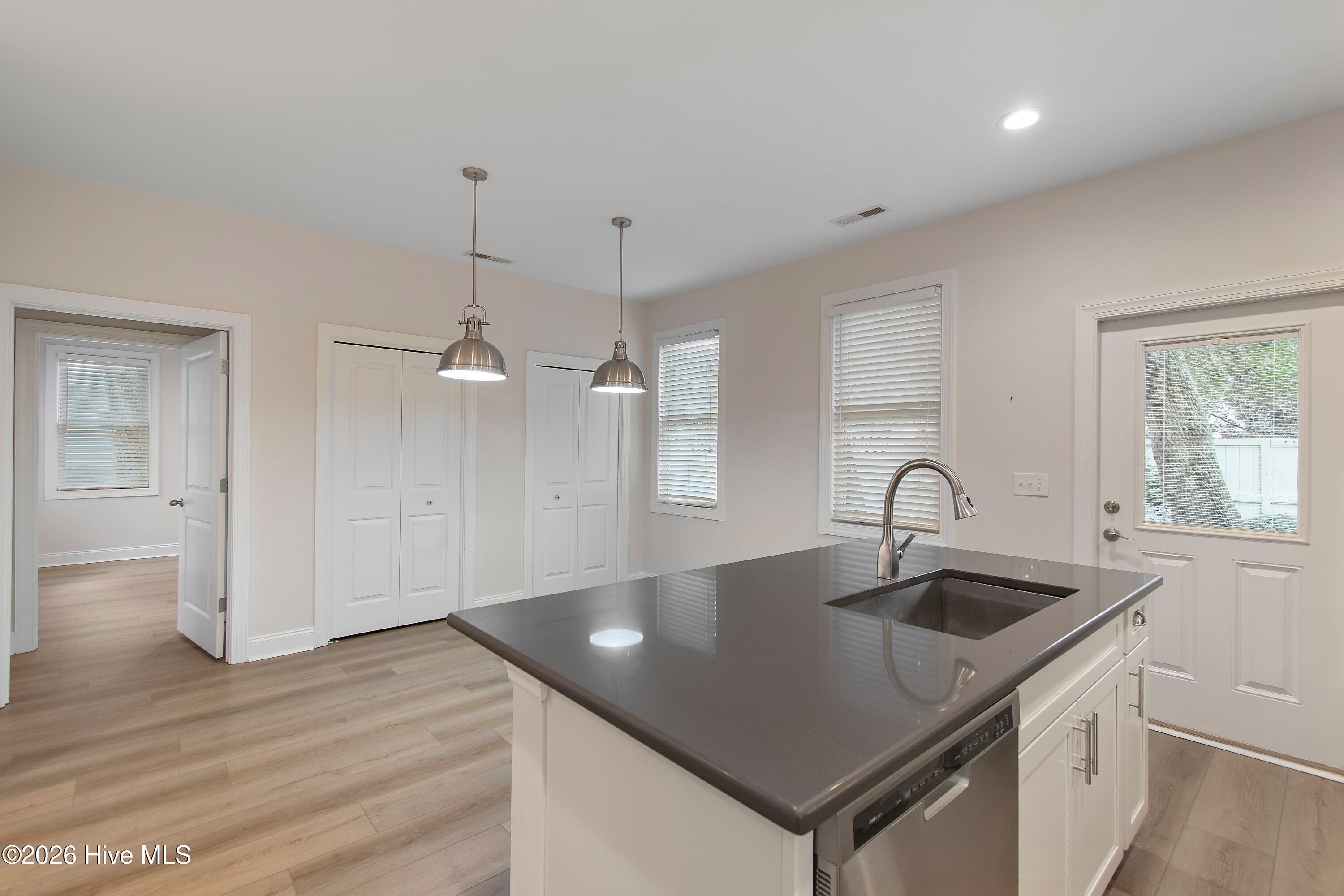 100553178 | Photo 15